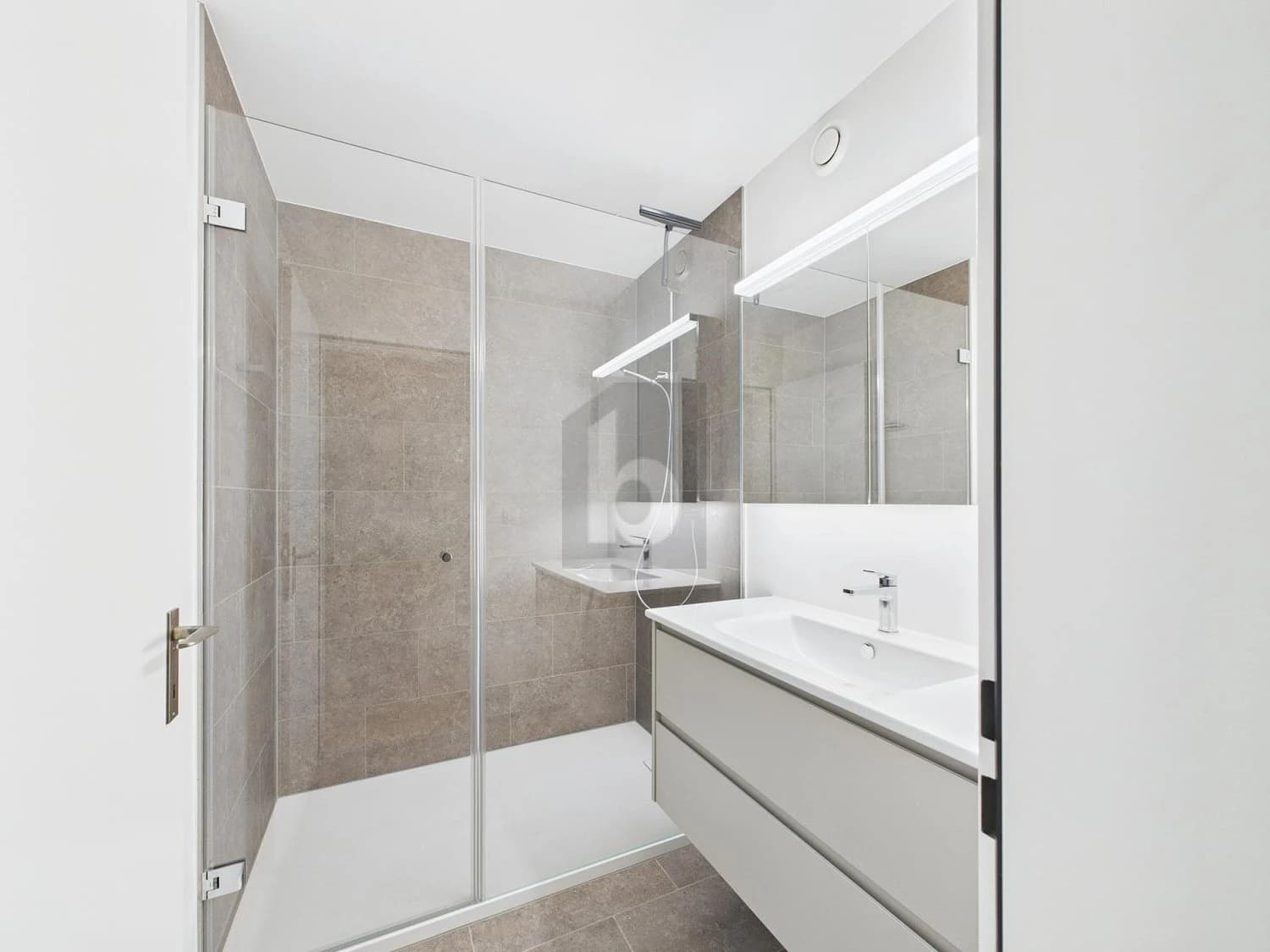 NÄHE BAHNHOF KAPF UND AUTOBAHN EMMEN NORD