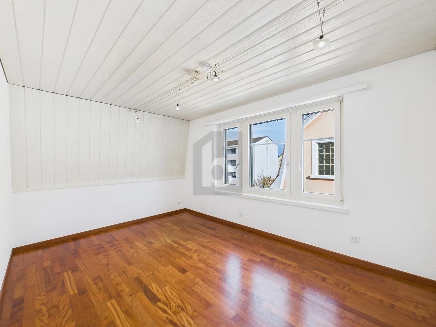 CHARMANT, MIT EIGENER KLIMAANLAGE