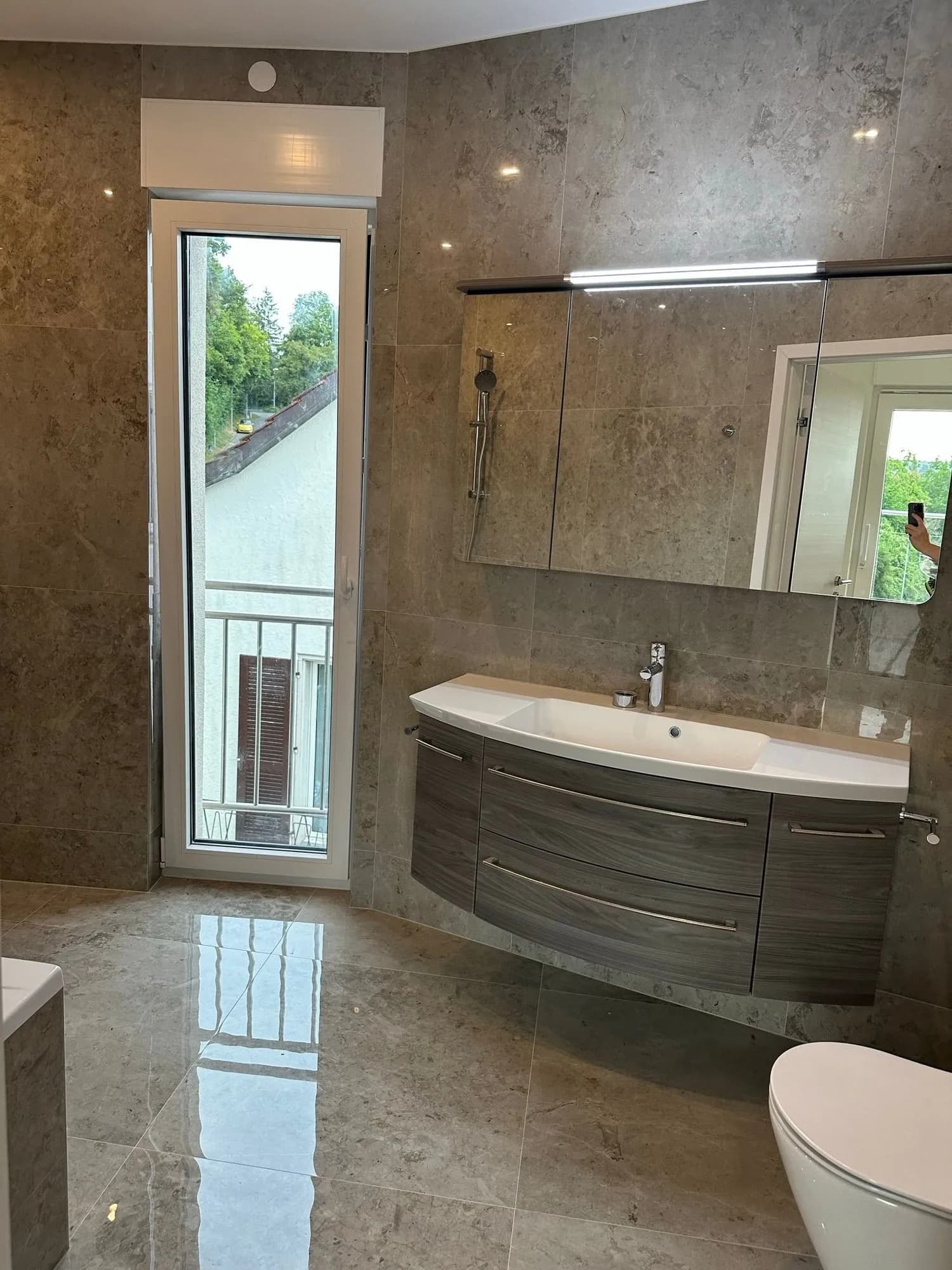 Moderne 2.5 Zimmer-Wohnung im idyllischen Rheinhaldenquartier