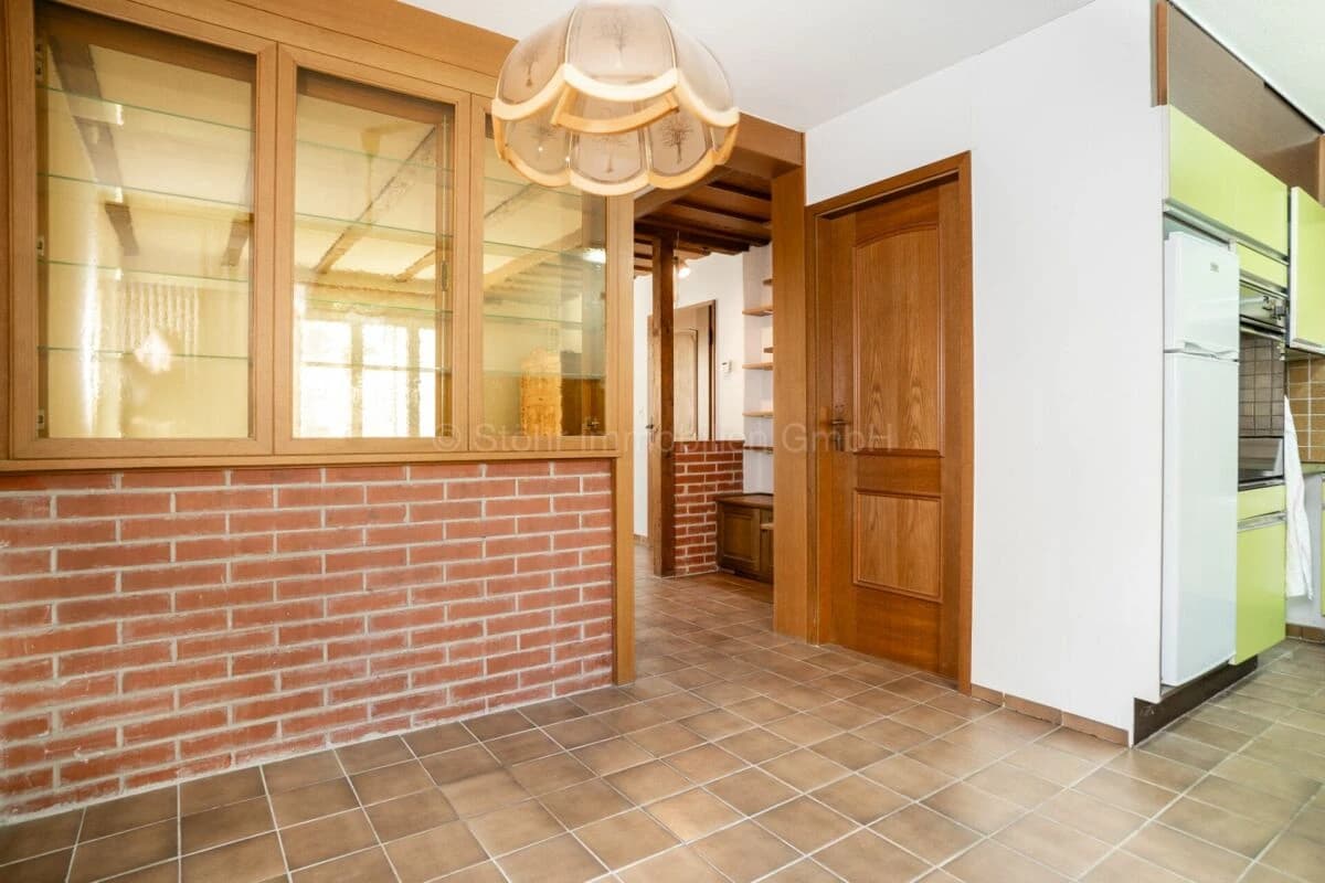 Charmantes 5.5 Zimmer Mittelhaus mit Potenzial an beliebter Lage