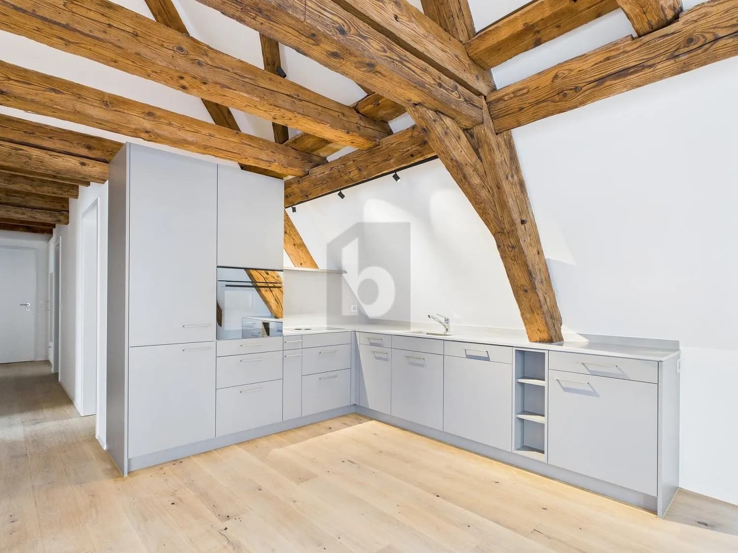 HOCHWERTIG MIT SICHTBALKEN - 1. MONAT GESCHENKT!