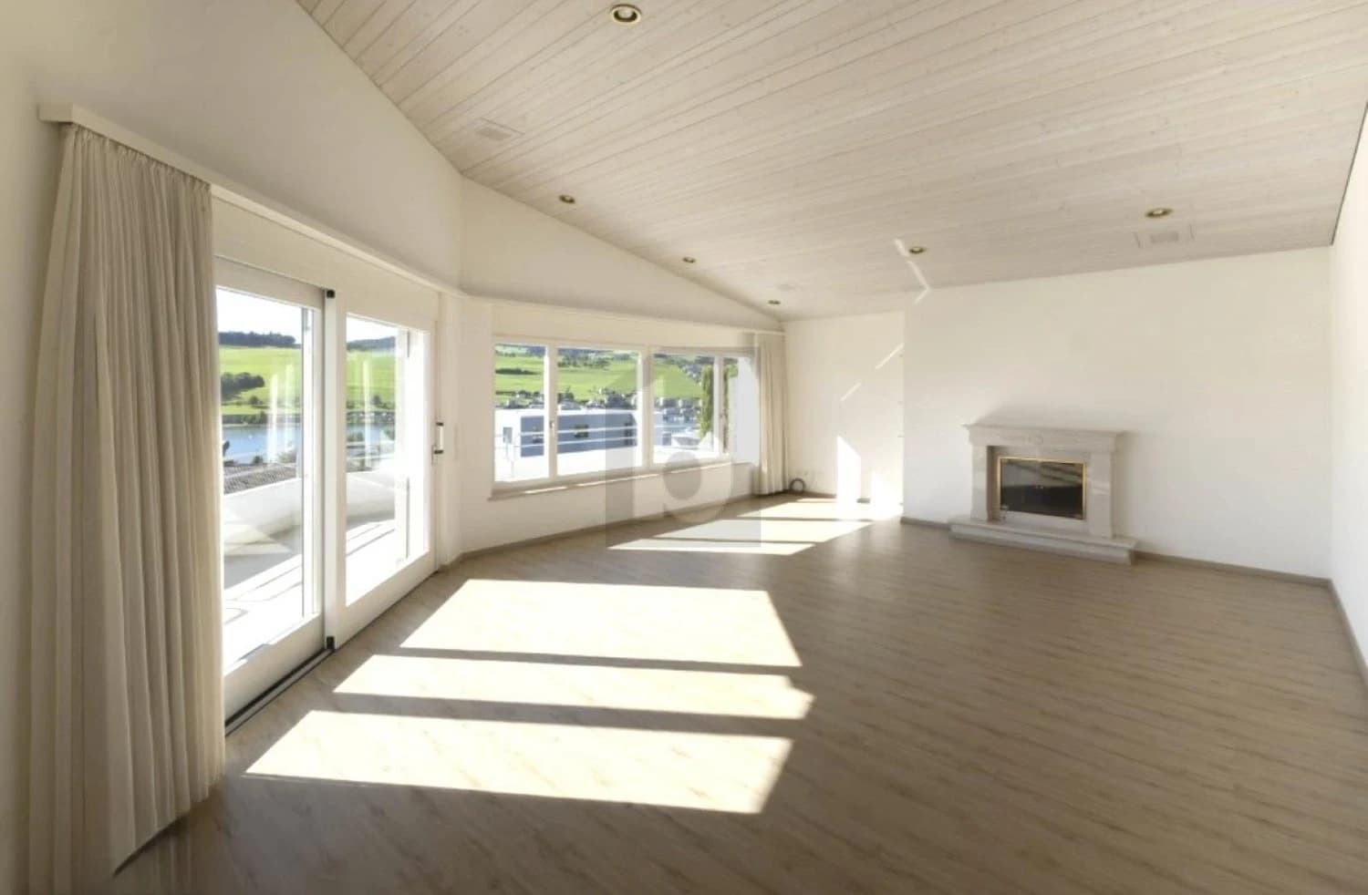 EINZIGARTIG MIT HERRLICHER SEESICHT