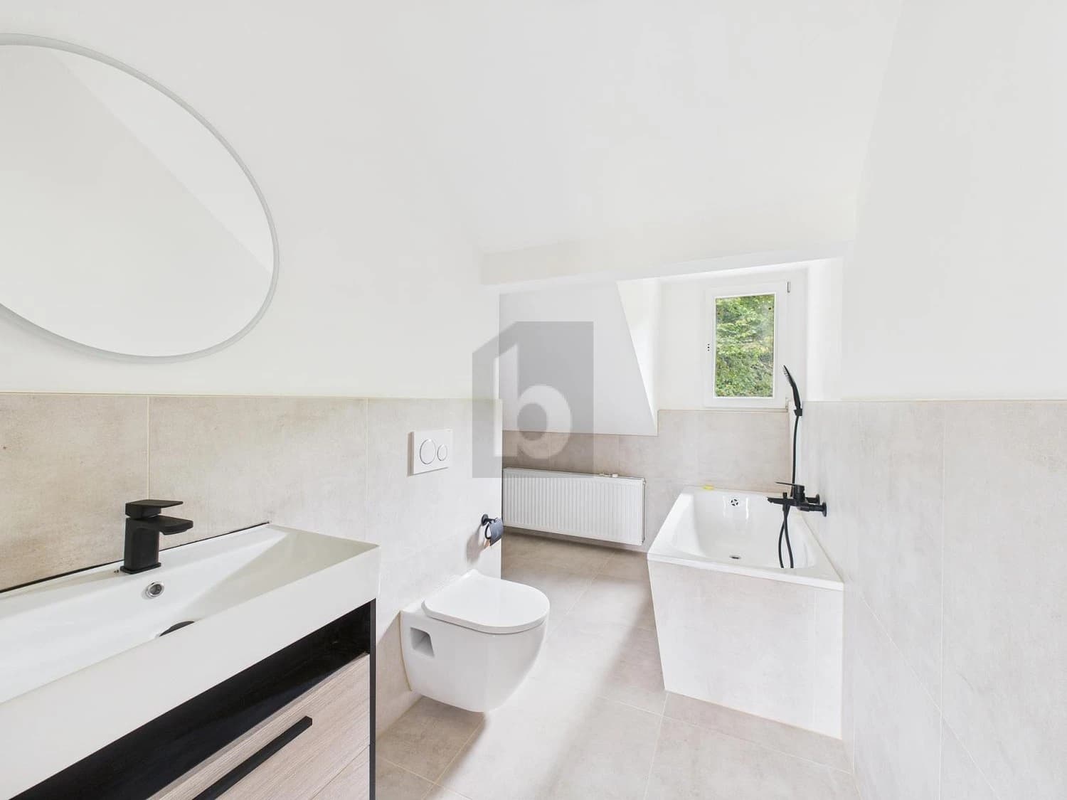 MODERN UND KOMPLETT SANIERT