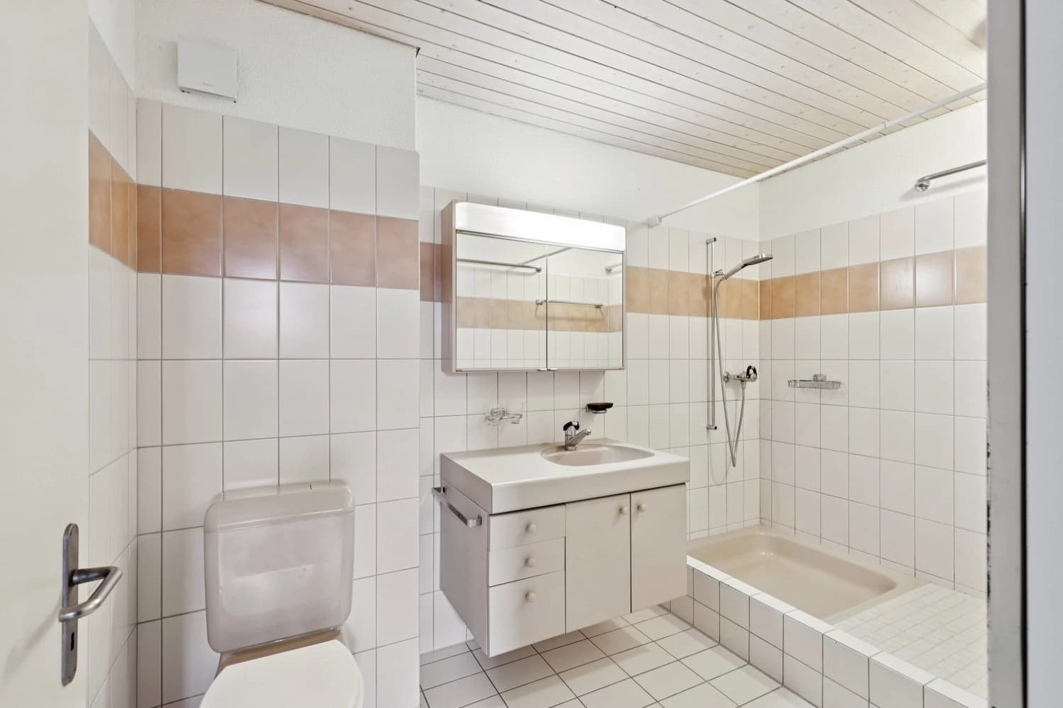 Für Dachwohnungen-Liebhaber! *Mieten ohne Kaution*