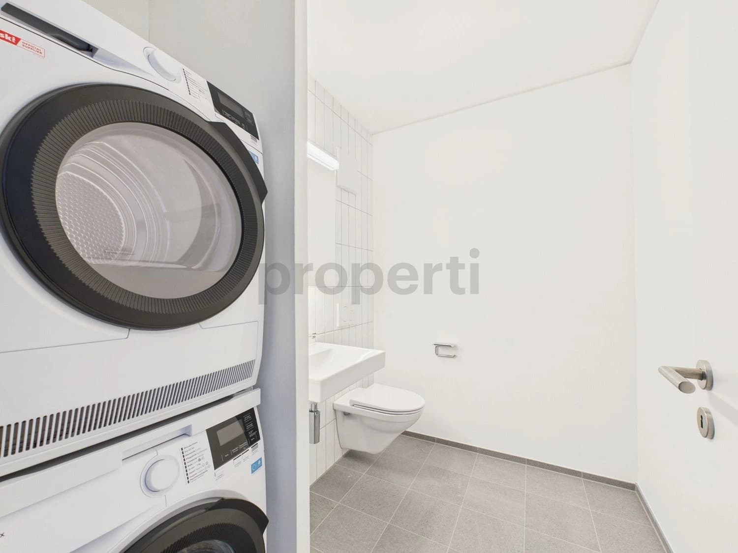 Moderne 3.5-Zimmer-Wohnung mit Balkon, Basel