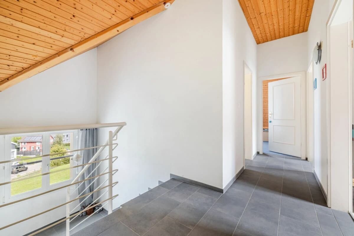 Ruhig, Sonnig und mit viel Platz: 6.5-Zimmer-Dachmaisonettewohnung mit hellen Räumen im schönen Speicher