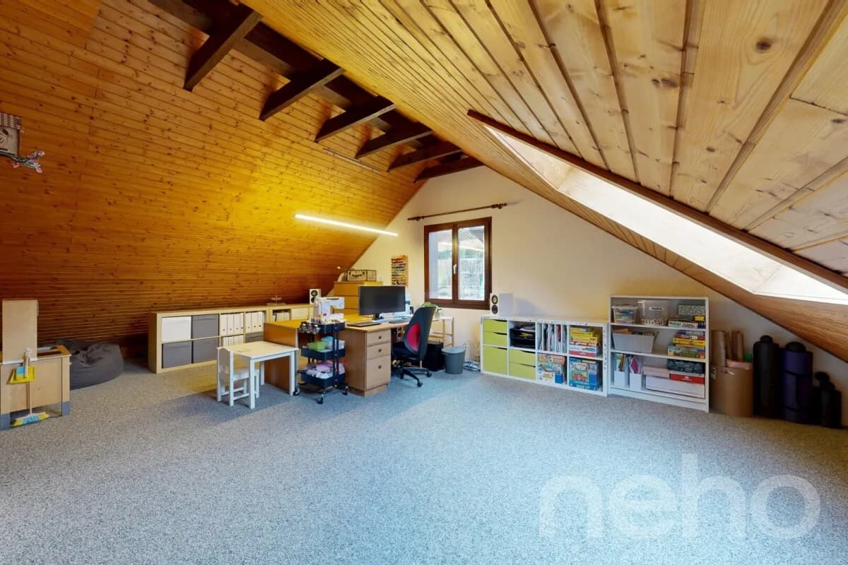 Modernisiertes DEFH mit PV-Anlage, Wärmepumpe und Pergola