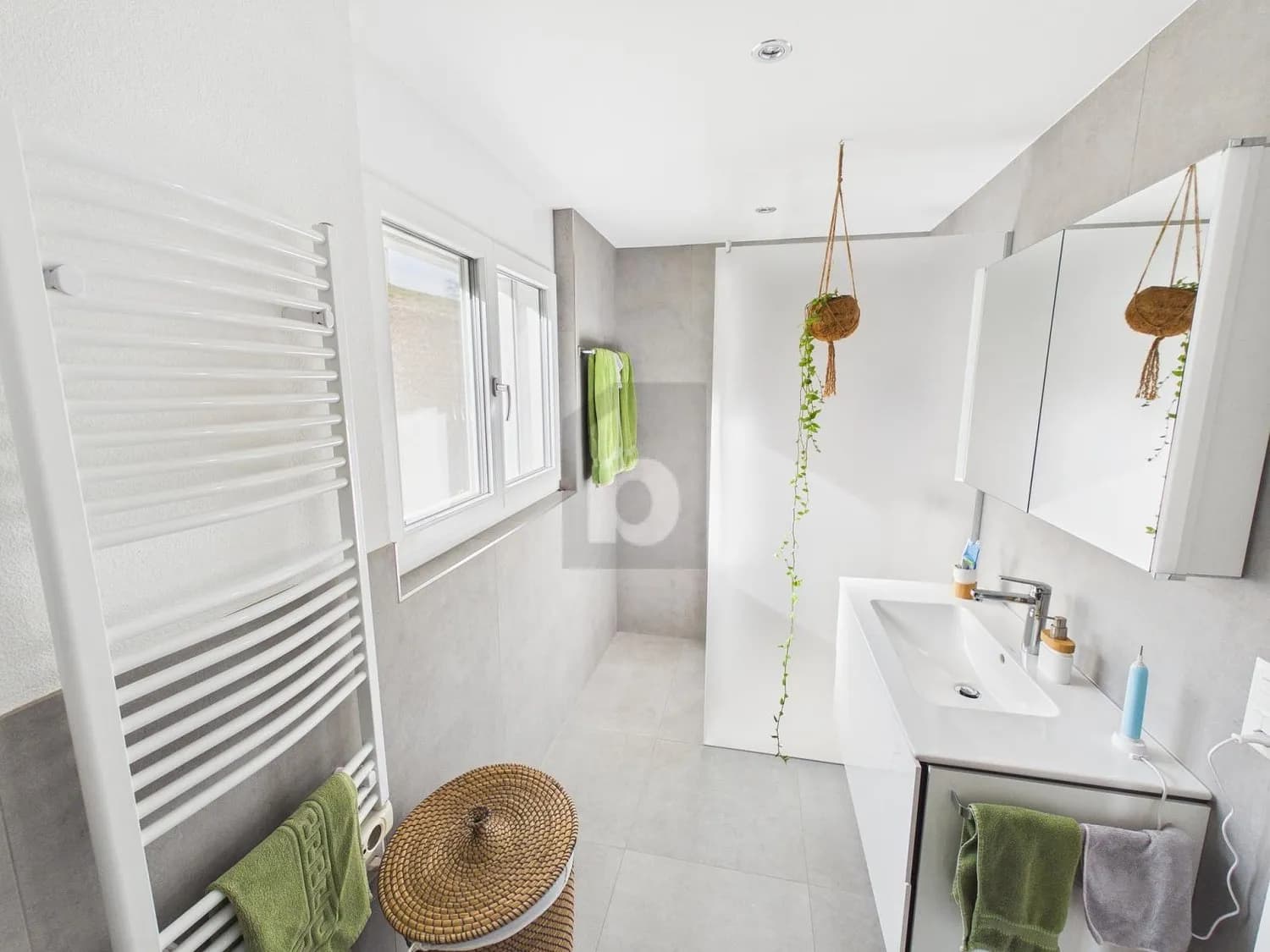 CHARMANT UND GROSSZÜGIG MIT GALERIE