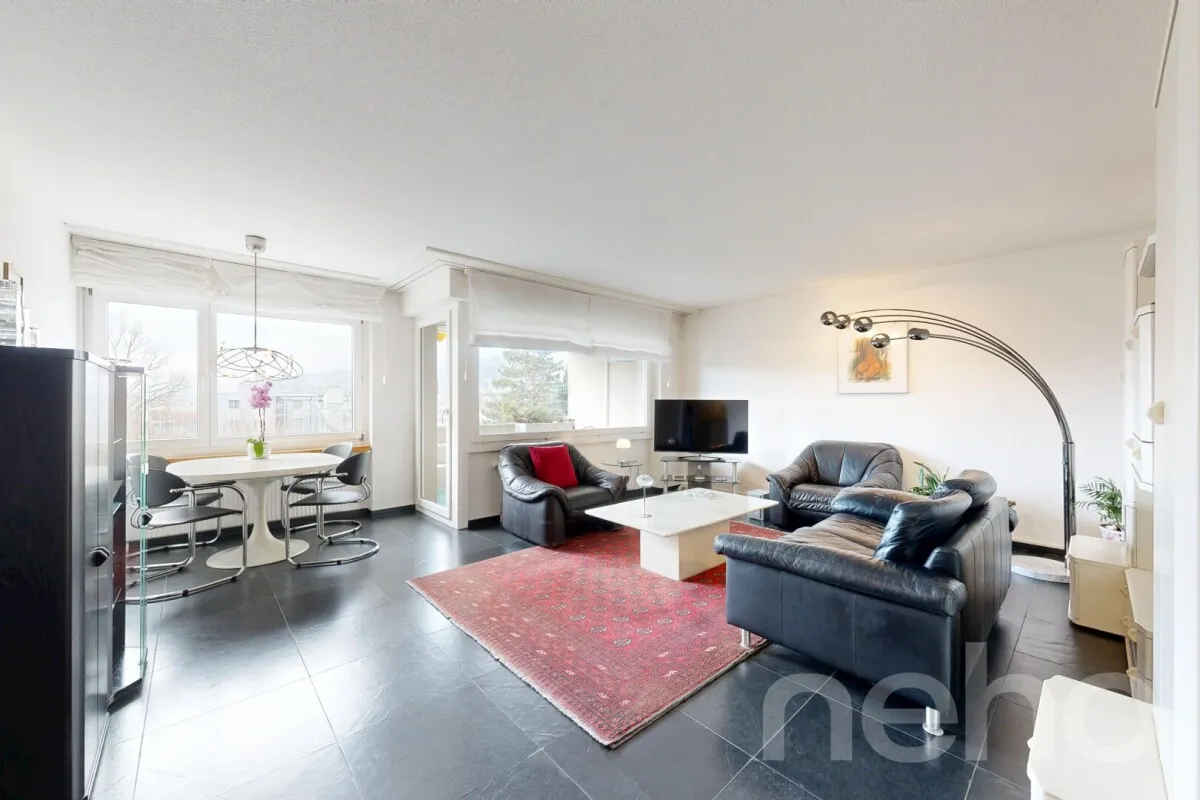 Helle 3.5 Zimmer-Wohnung mit Balkon und Garage in Schönenwerd