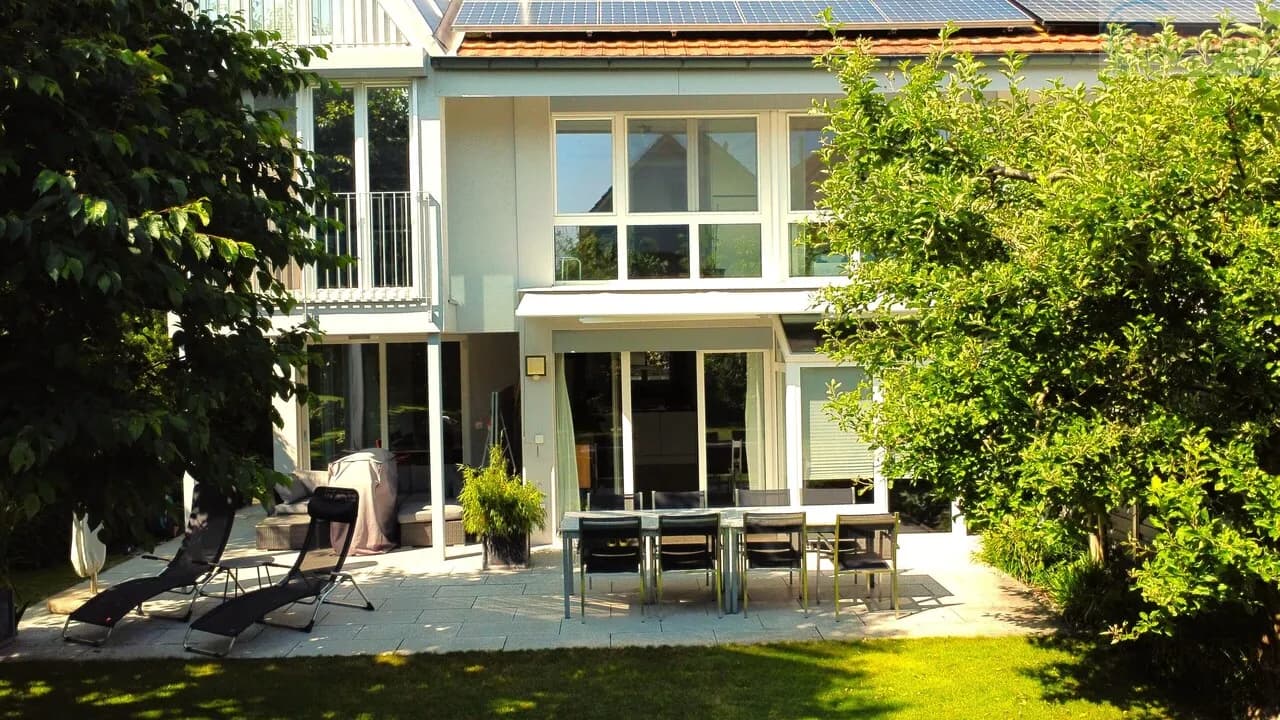 Doppeleinfamilienhaus mit grossem Gartenparadies nahe am Waldrand