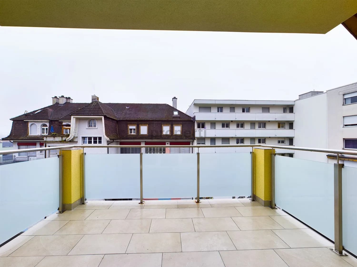 Moderne 3.5-Zimmer-Dachwohnung mit Balkon, Grenchen