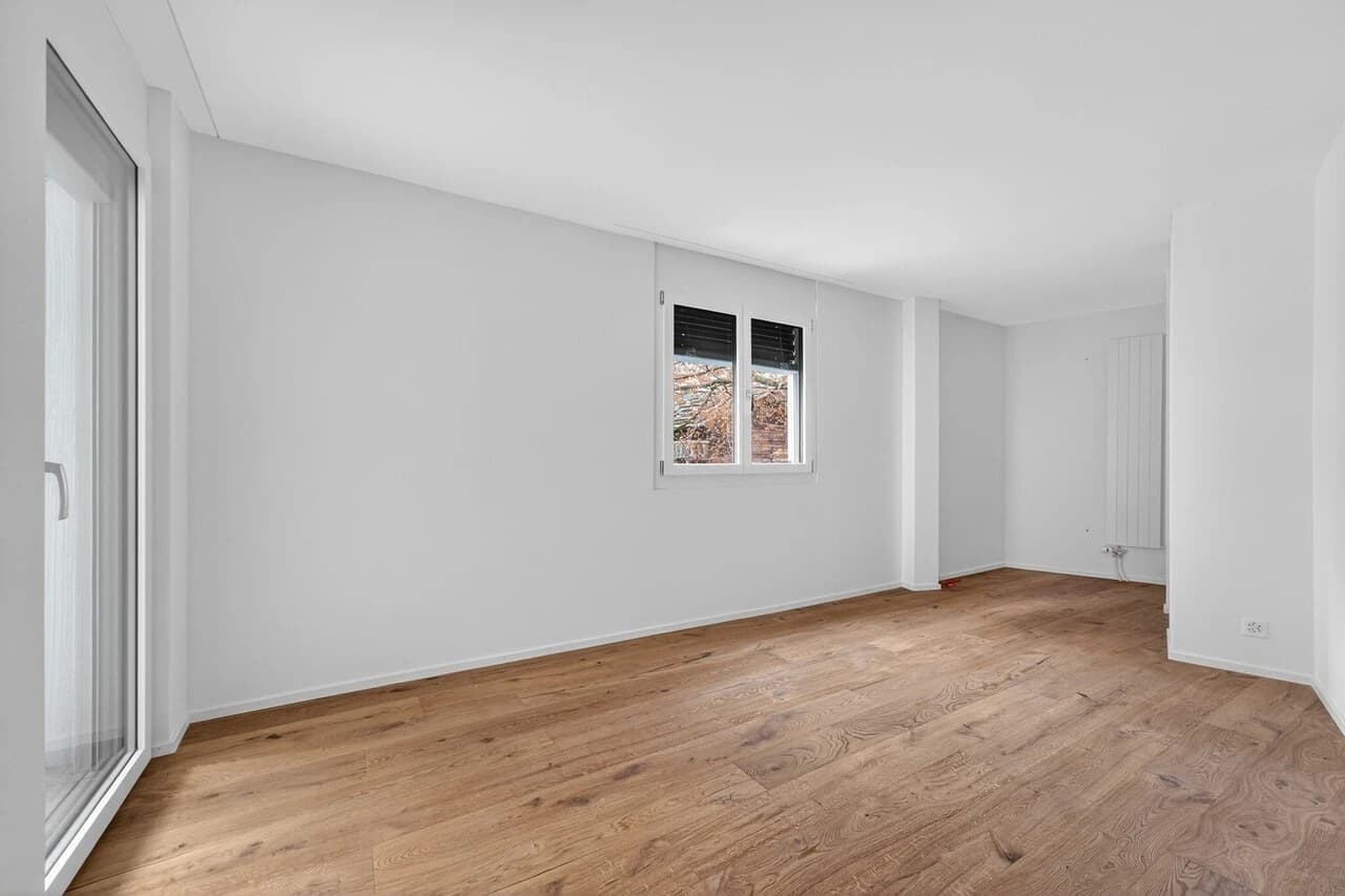 Erstvermietung: Kernsarnierte 3.5-Zimmer-Wohnung mit Berg & Seeblick