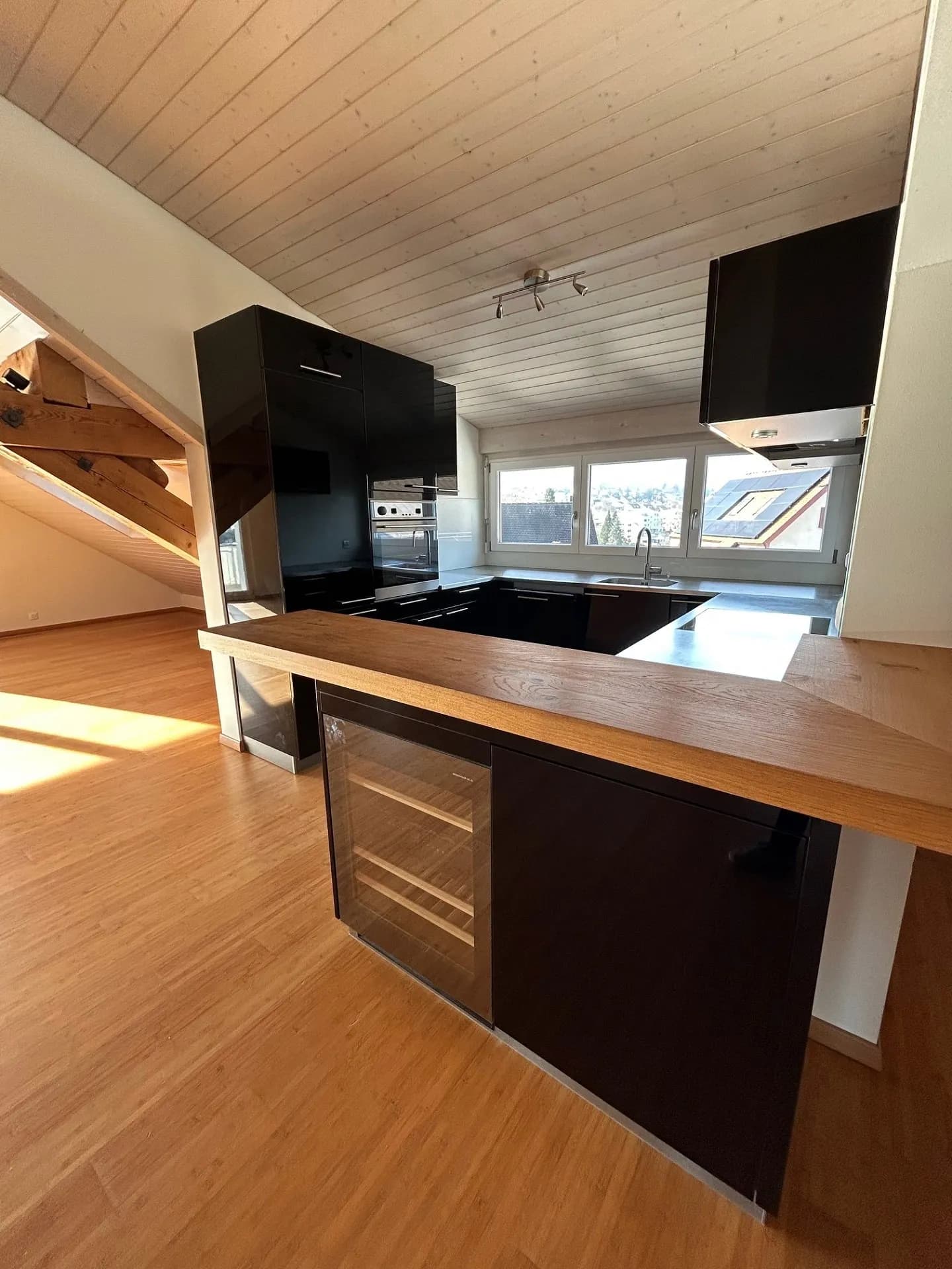 Viel Platz mit grossem Balkon und Weitsicht