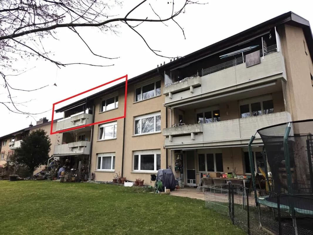 Zu verkaufen im Zihlackerring 13 in Turbenthal grosse 4.5 Zi.-Wohnung. Nur 2 Gehminuten bis ÖV.