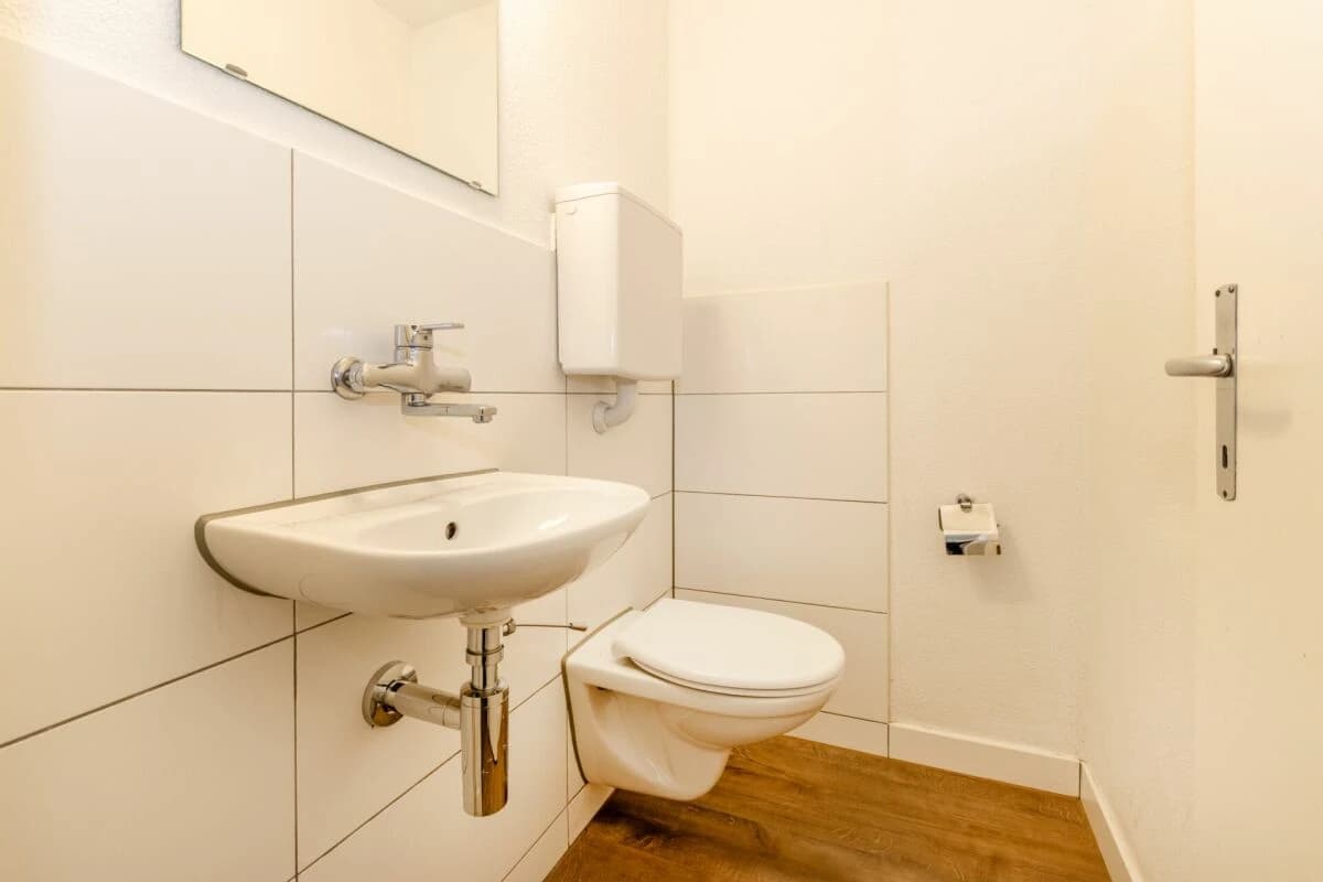 Renoviertes 5-Zimmer Mittelhaus mit Aussenparkplatz im beliebten Nägelseequartier