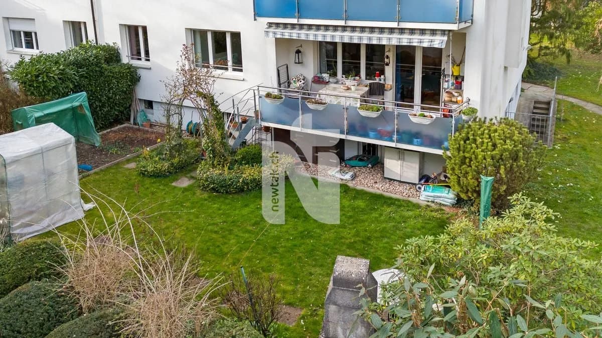 Familienfreundliche Gartenwohnung mit Balkon, eigenem Garten, Garagenbox und zusätzlichem Hobbyraum in bester Lage auf dem Bruderholz