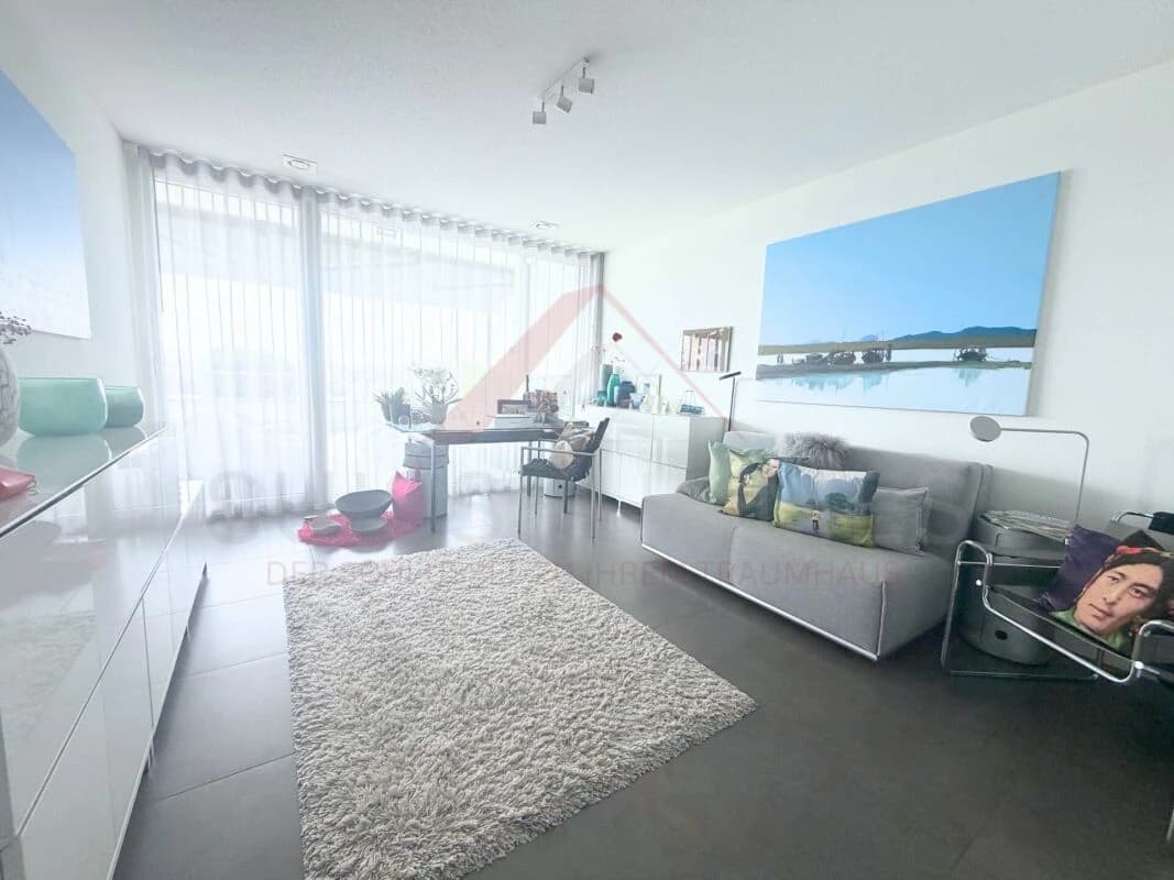 Moderne 4.5-Zimmer-Terrassenwohnung mit 165 m² Wohnfläche und ca. 100 m² Sonnenterrasse in Gampelen