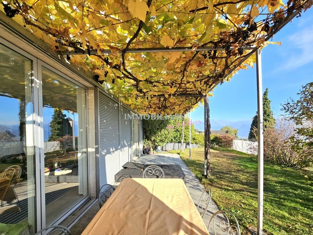 Modernes Haus in sonniger, ruhiger Lage, mit Kamin und kleinem Garten