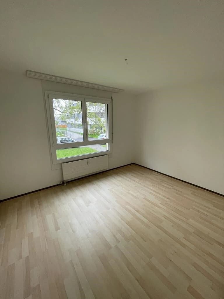 An ruhiger Seitenstrasse mit guter Verkehrsanbindung