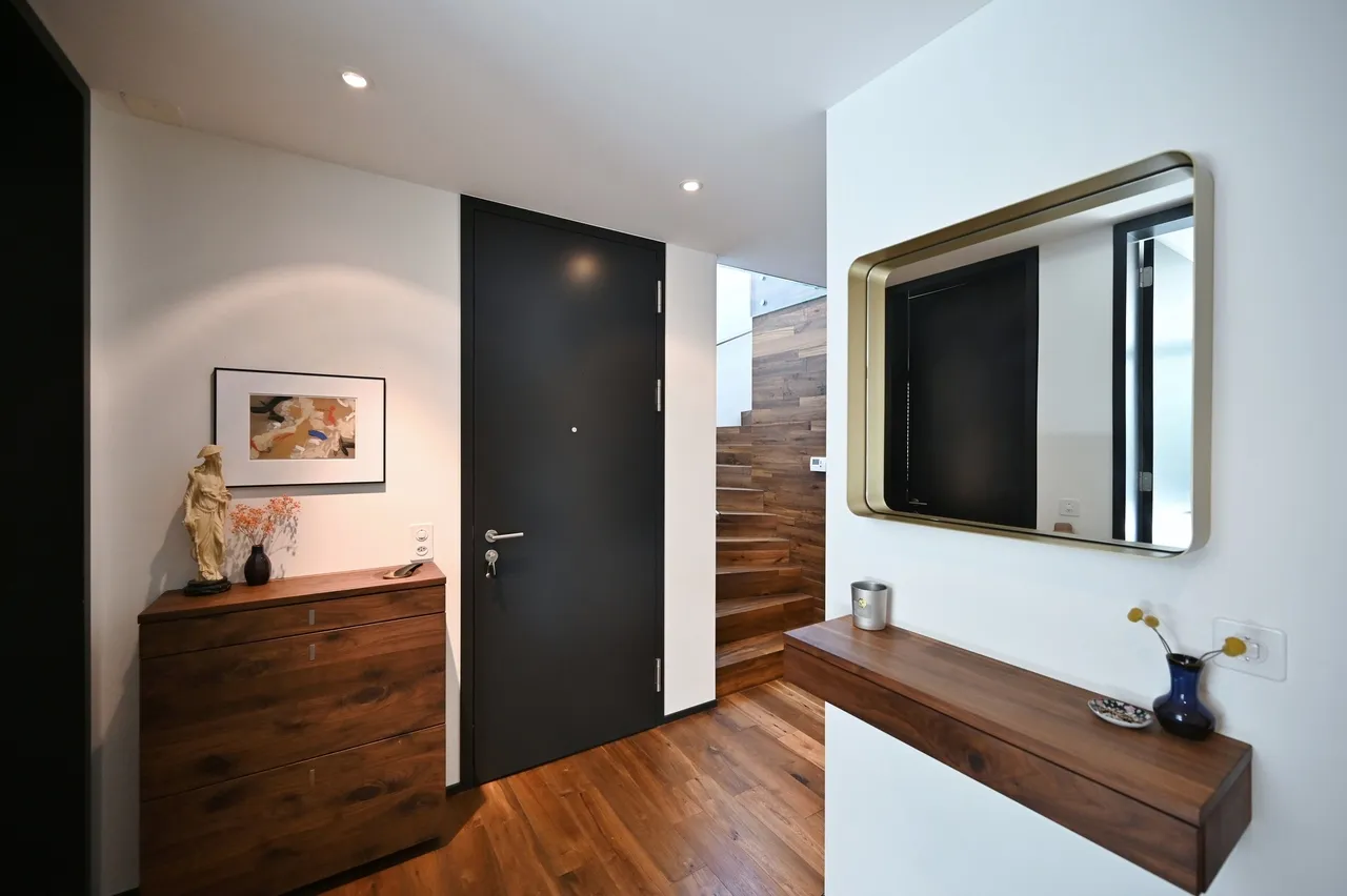 AT THE TOP - ATTIKAWOHNUNG DER SUPERLATIVE