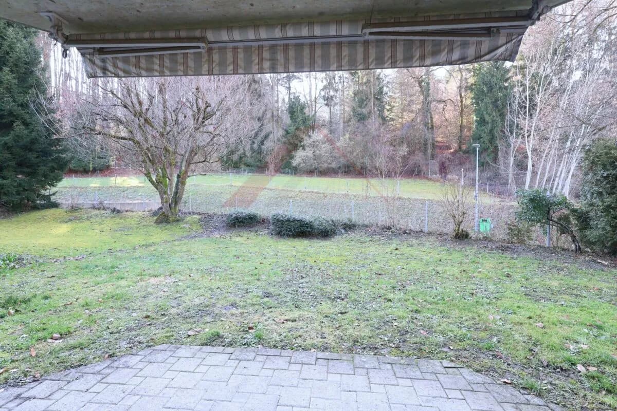 Moderne 4.5-Zimmer-Erdgeschosswohnung mit 36 m² Sitzplatz, Einzelgarage und stufenlosem Zugang in Studen BE