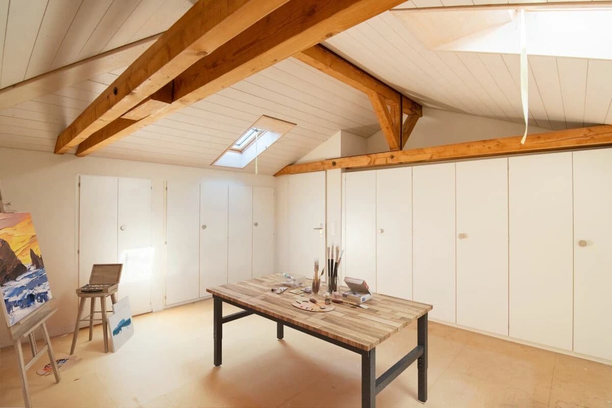 Grosszügiges 6-Zimmer Doppeleinfamilienhaus mit Landhauscharakter und sonnigem Garten in ruhiger Lage nahe Bern.