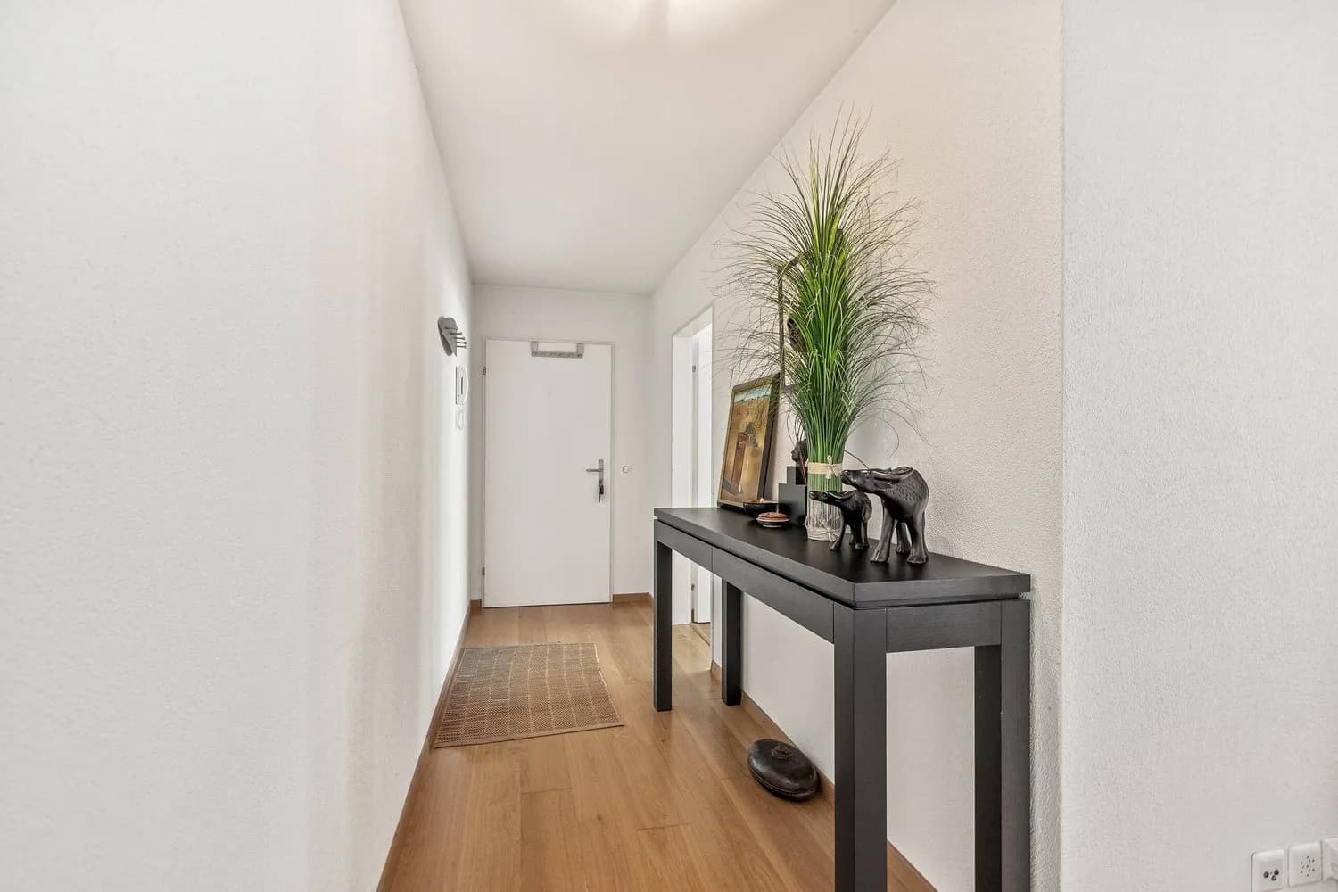 2.5 ZIMMER WOHNUNG MIT SEESICHT UND STEUERPRIVILEGIEN