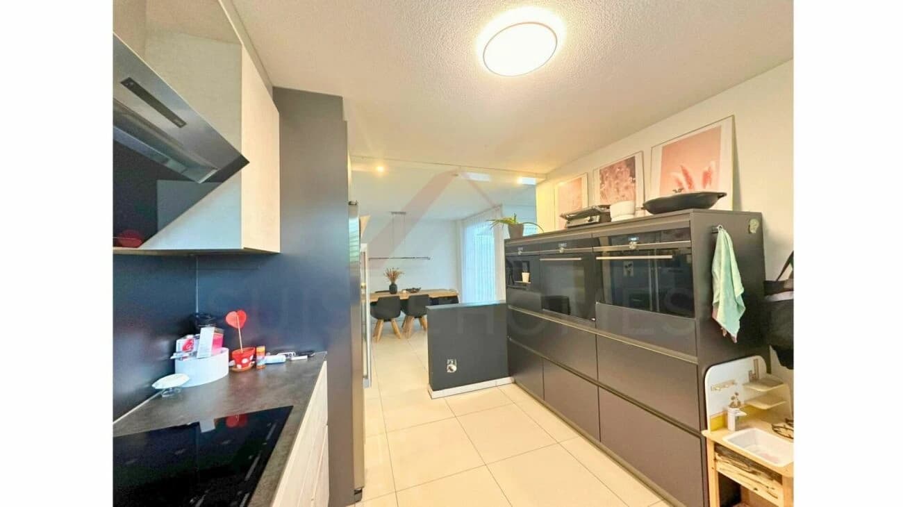 Komplett renovierte 5.5-Zimmer-Wohnung mit 126 m² Wohnfläche und 74 m² Balkon-/Terrassenfläche in Huttwil