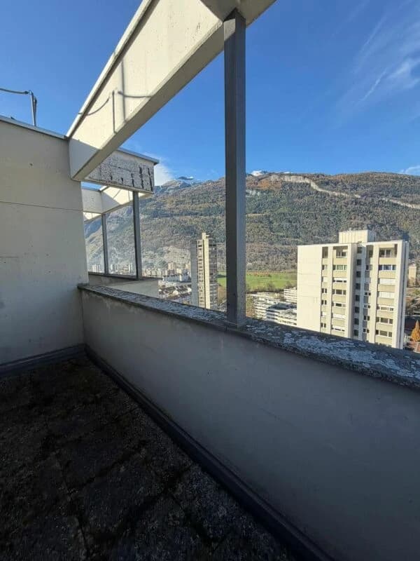 Neu sanierte, helle zwei Zimmer-Wohnung mit herrlicher Aussicht