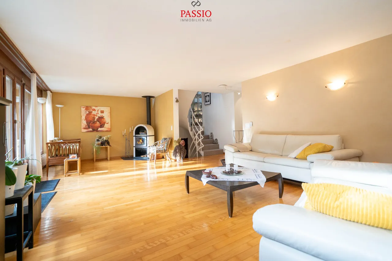 Grosses 10-Zimmer Reiheneckhaus mit Gartenparadies an Top Lage