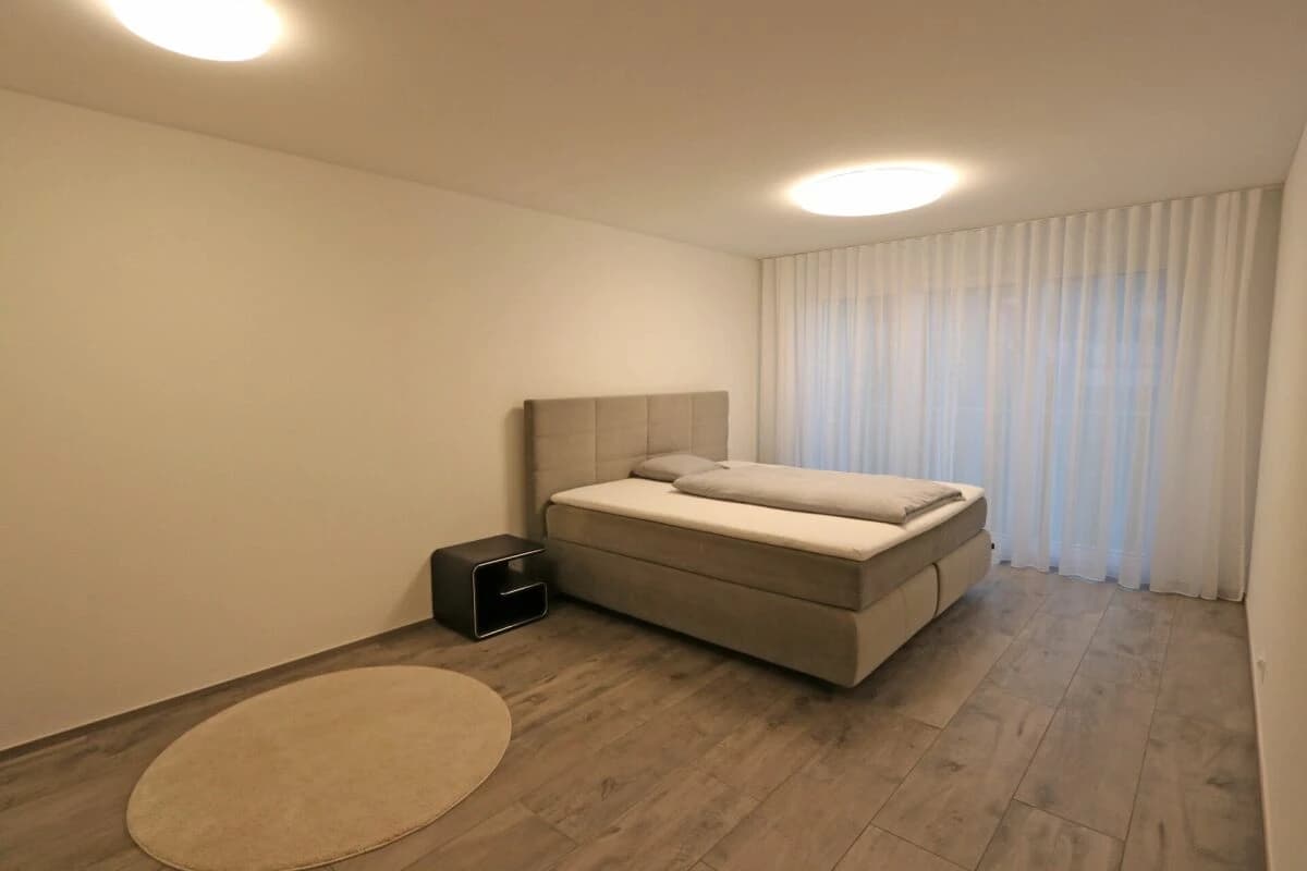 Grosszügige 4.5 Zimmer-Wohnung mit Balkonverglasung