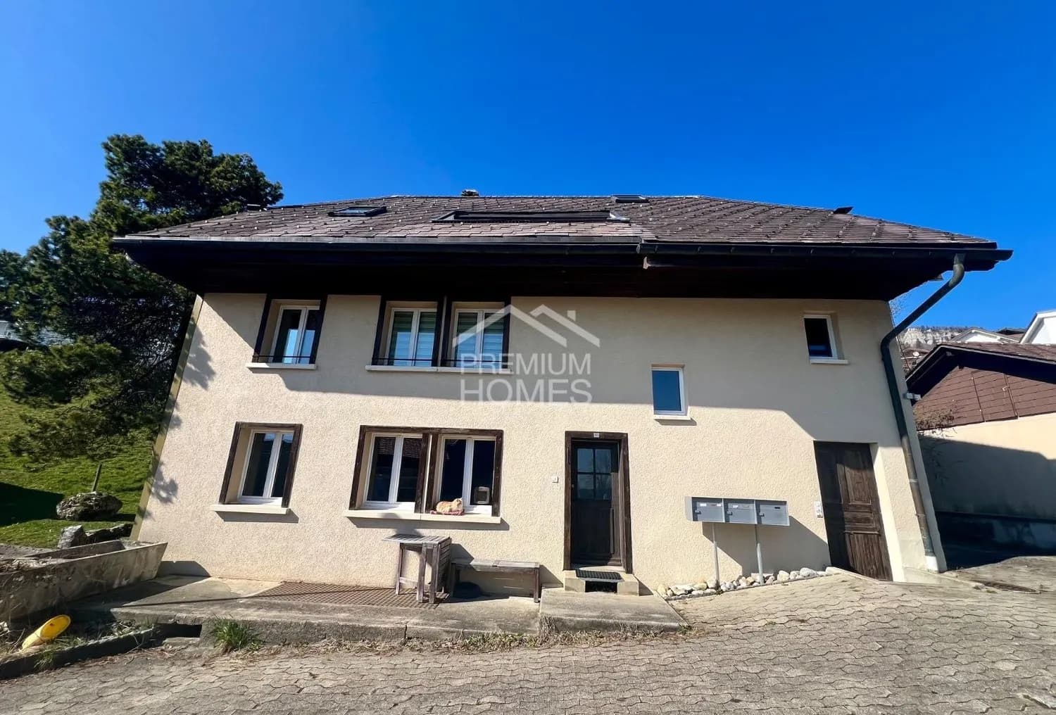 Rarität mit Weitsicht: MFH mit Baulandreserve und Bergblick