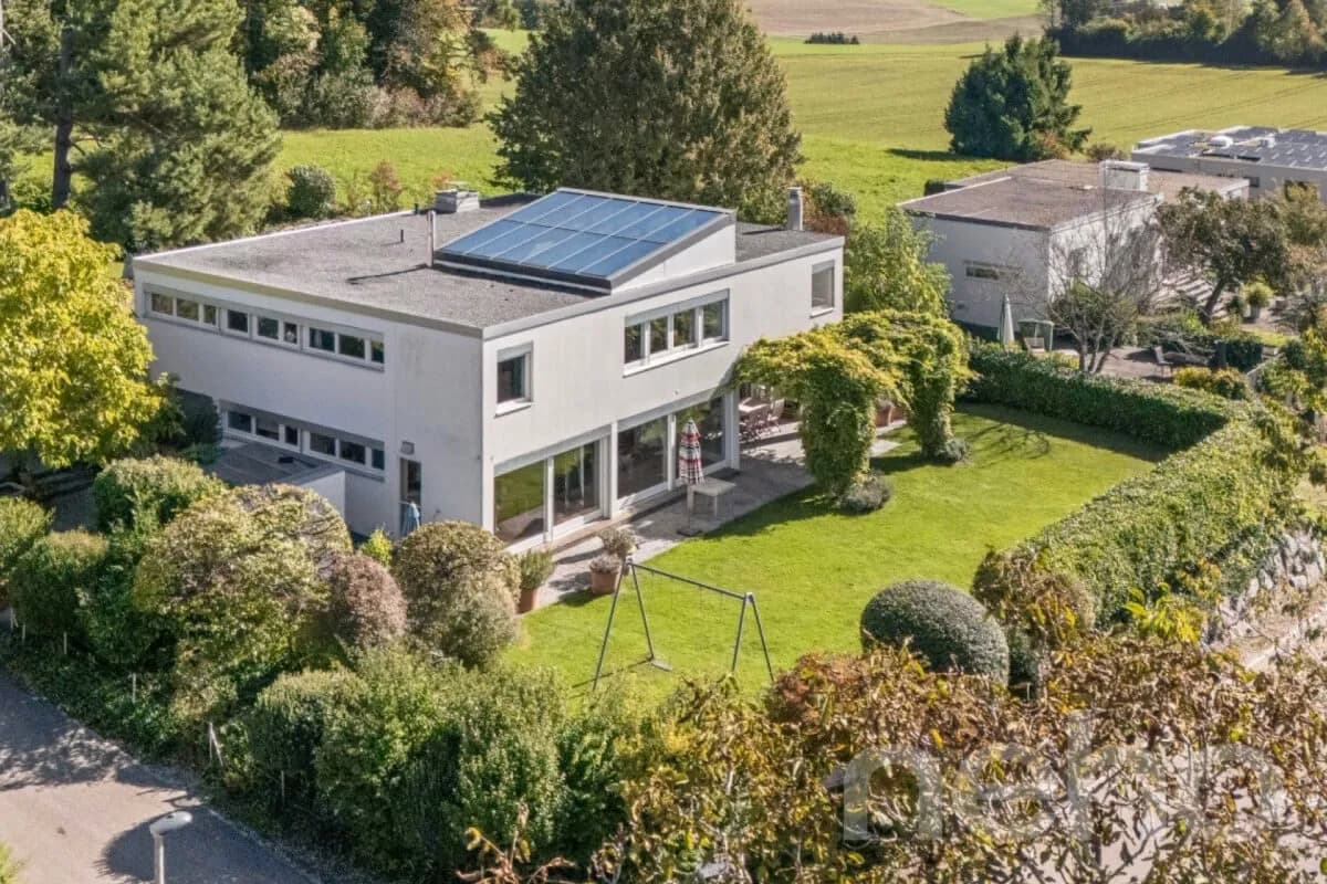Einfamilienhaus mit Aussenpool  und viel Privatsphäre - Nähe Zürich