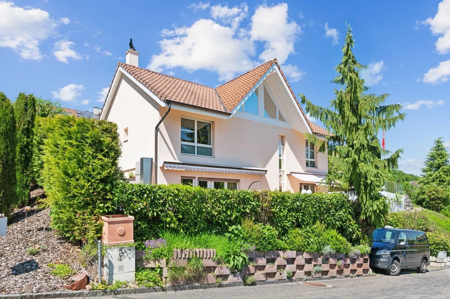 Modernes 6.5-Zimmer-Einfamilienhaus mit eindrucksvollem Panoramablick