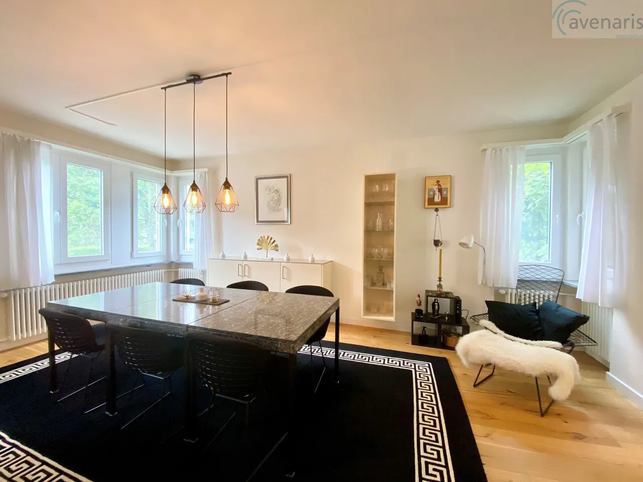 Modernes und geräumiges Doppeleinfamilienhaus an ruhiger Lage