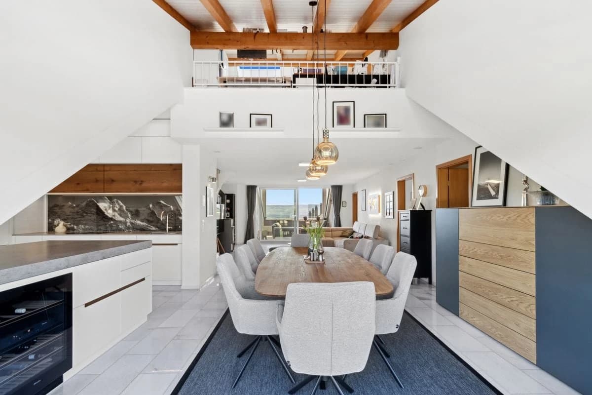 Attika-Wohnung mit Panoramablick in Oberwil-Lieli