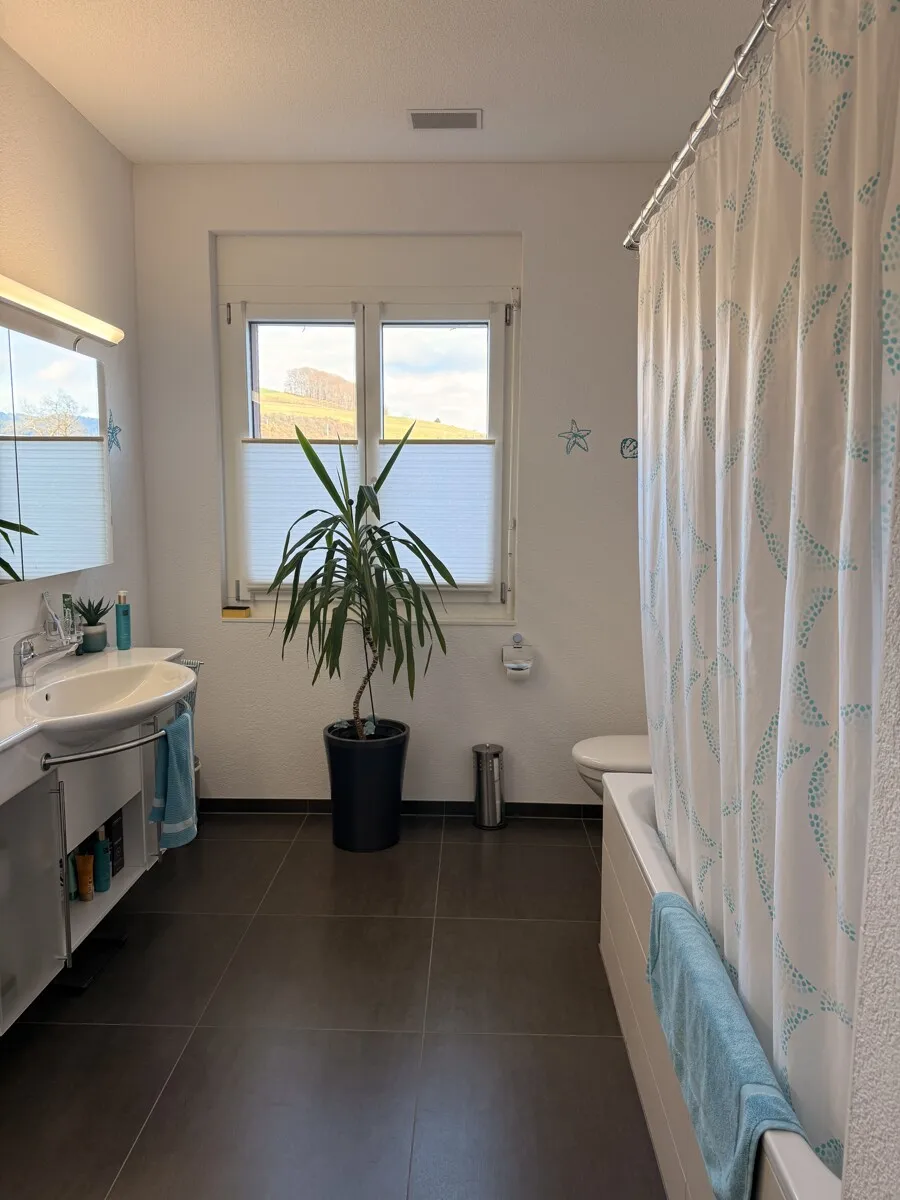 LICHTDURCHFLUTETE 5.5-ZIMMER- DACHWOHNUNG MIT AUSGEBAUTEM DACHRAUM