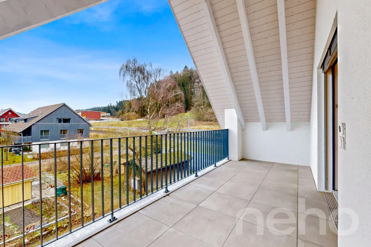 Neuwertige Dachgeschosswohnung mit hochwertigem Ausbaustandard