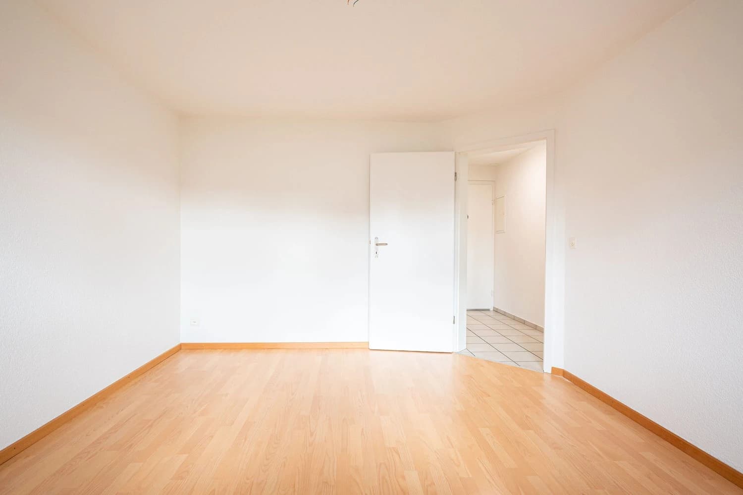 Helle 2.5-Zimmer-Wohnung mit Balkon, zentral in Toffen kaufen