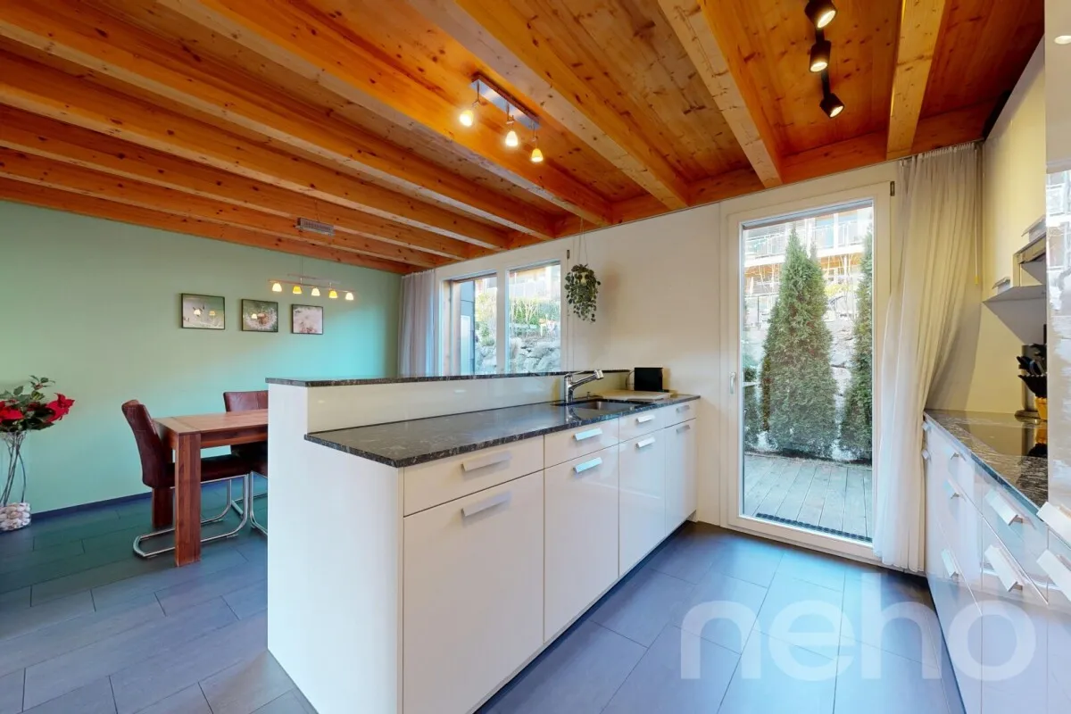 Grosszügige Doppelhaushälfte mit Garten und Terrassen an ruhiger Lage