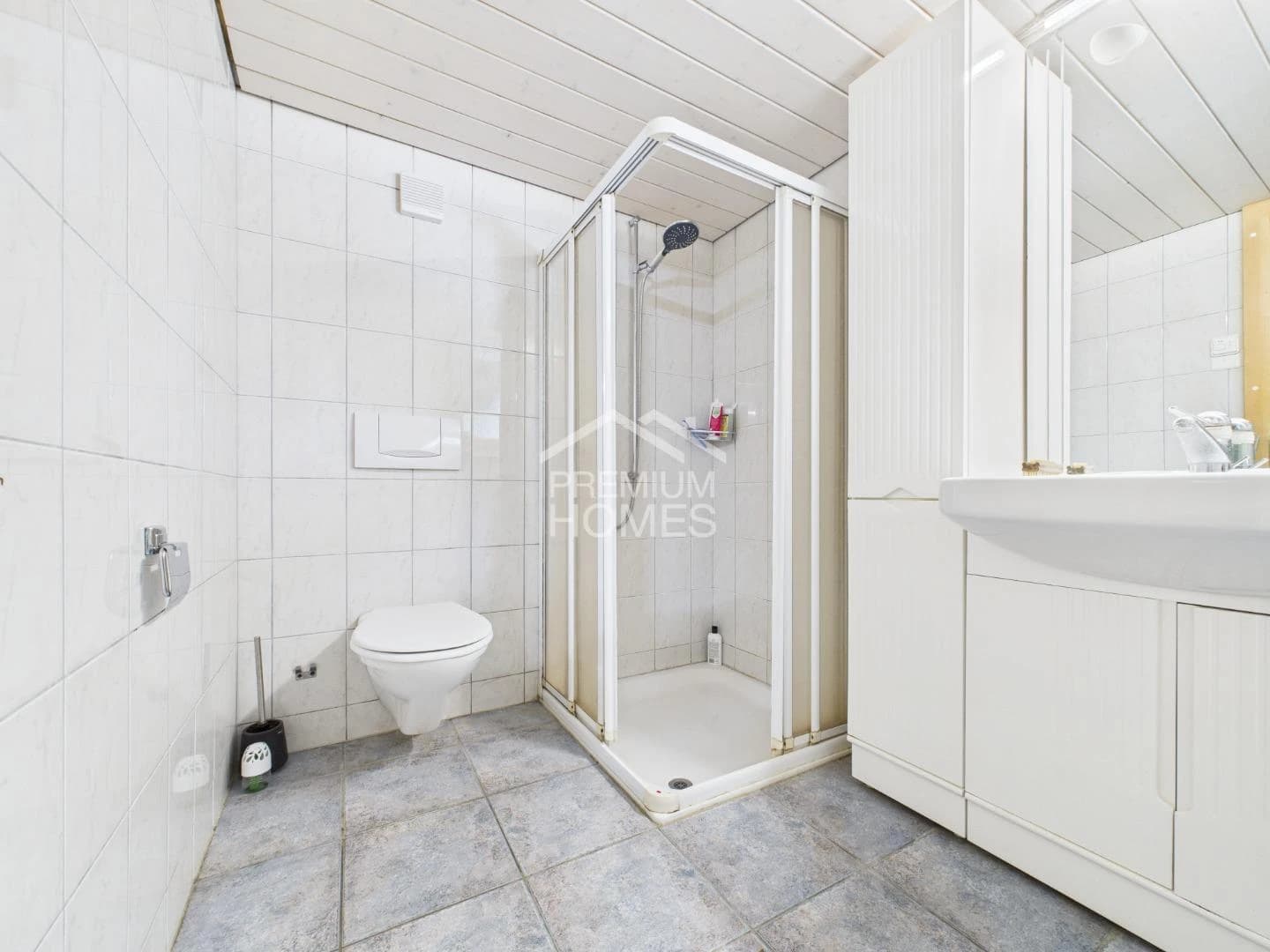 Charmantes Dreifamilienhaus - Perfekt für Freizeit- und Outdooraktivit