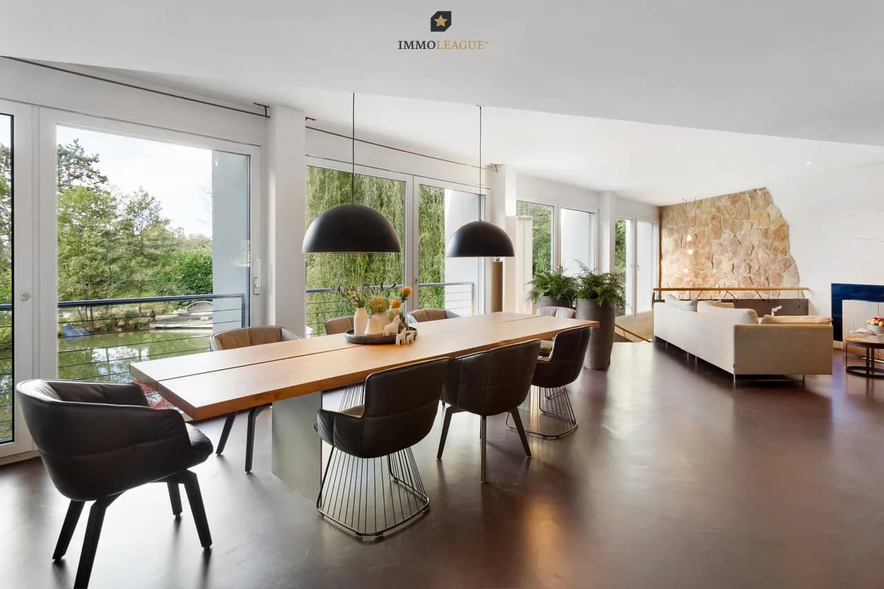 Seltene Gelegenheit: Villa mit Privatweiher an idyllischer Lage.