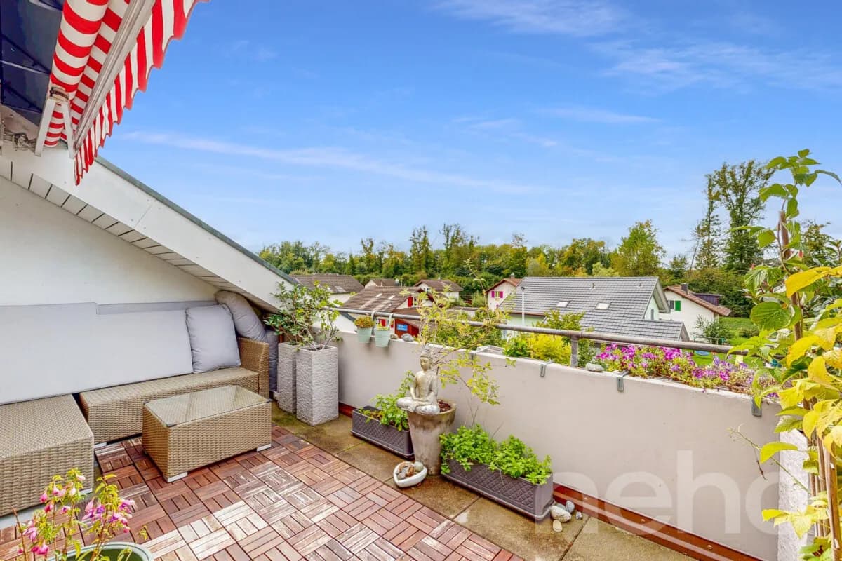 Preiswerte Dachwohnung an ruhiger Lage