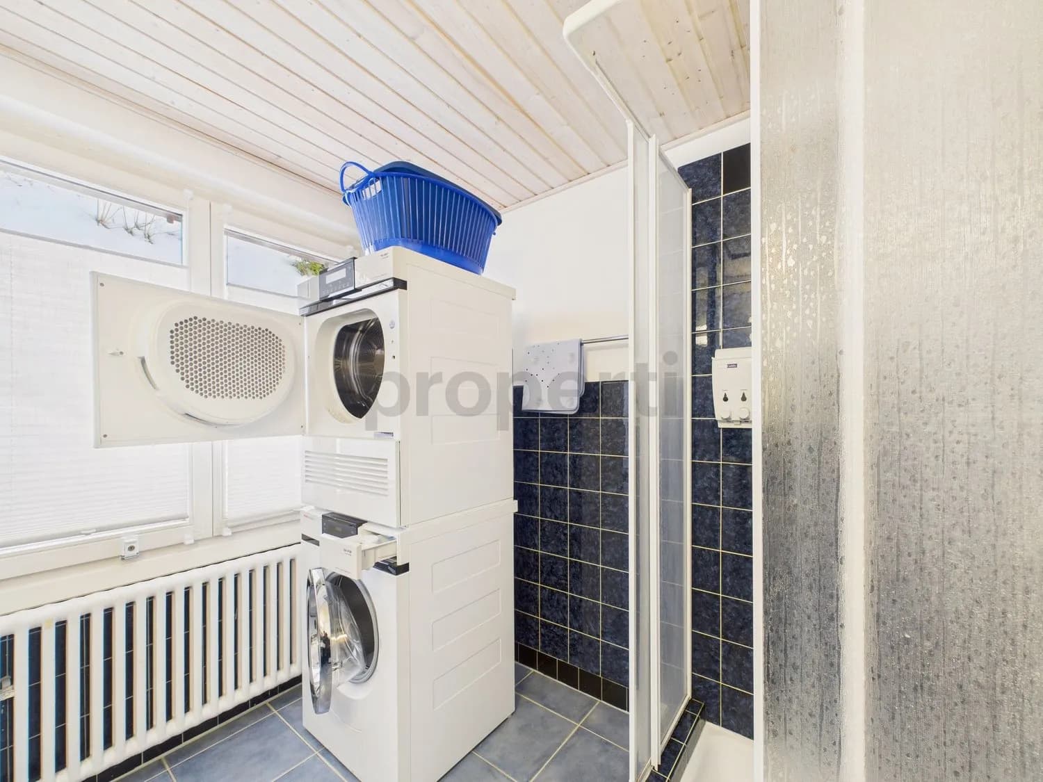 Geräumiges 7-Zimmer-Mehrfamilienhaus mit idealer Lage nahe Schule und Einkauf, Oberiberg