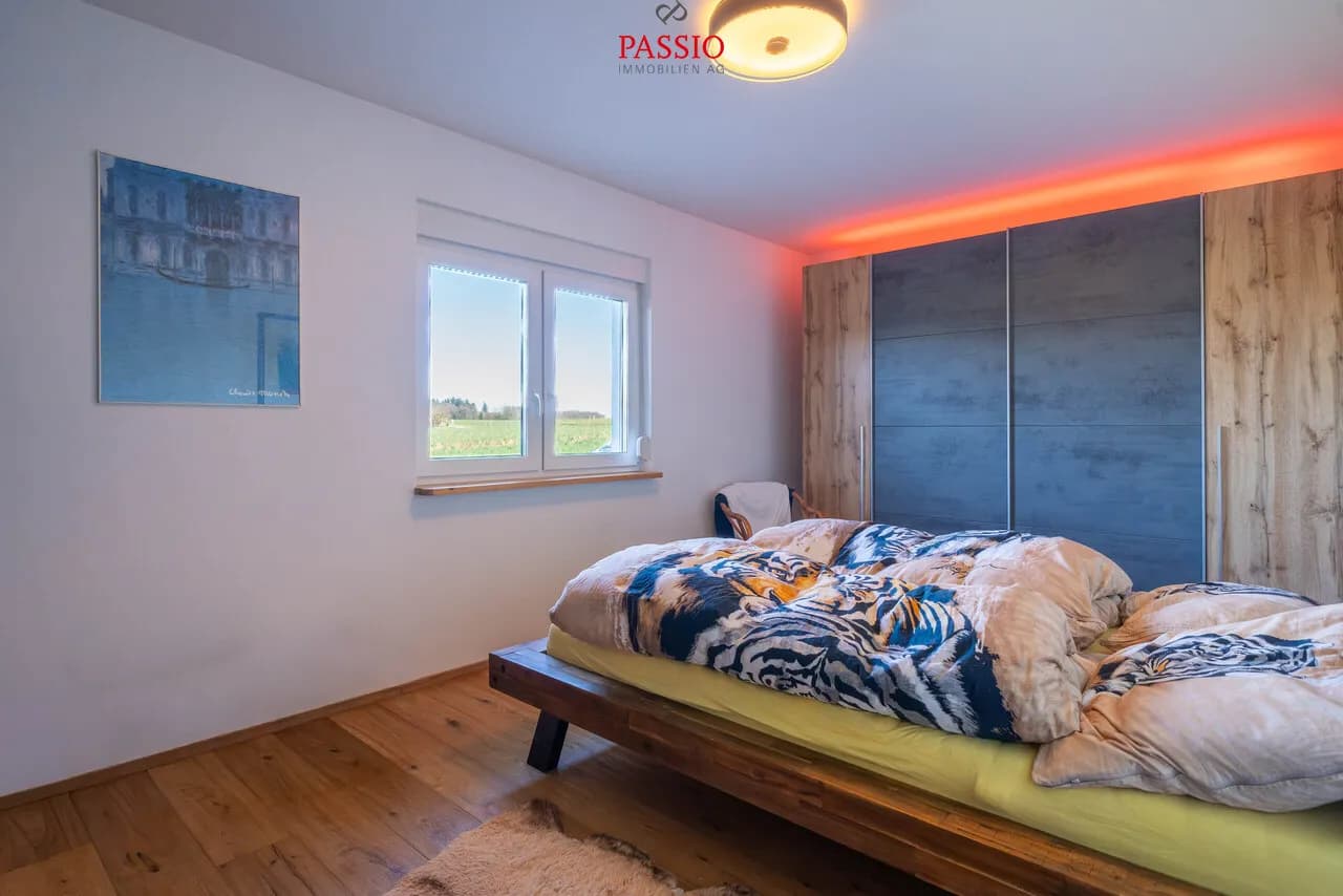 8.5-Zimmer-Mehrfamilienhaus mit 3 Wohnungen an unverbaubarer Lage