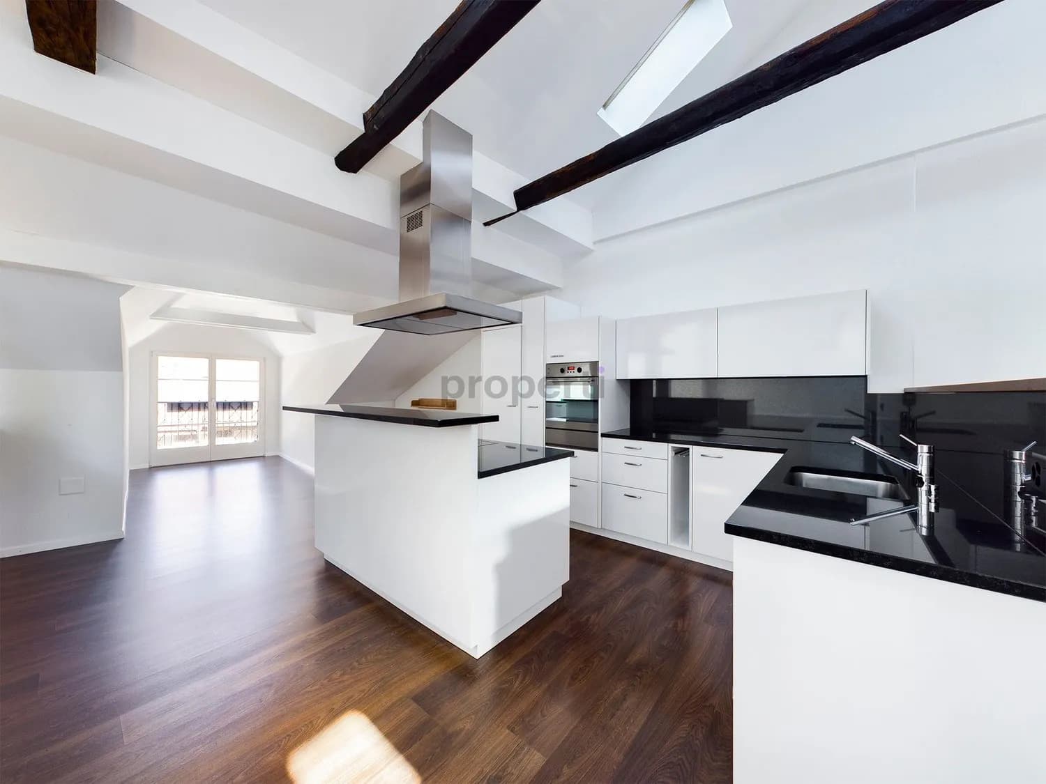 Grosszügig und lichtdurchflutet