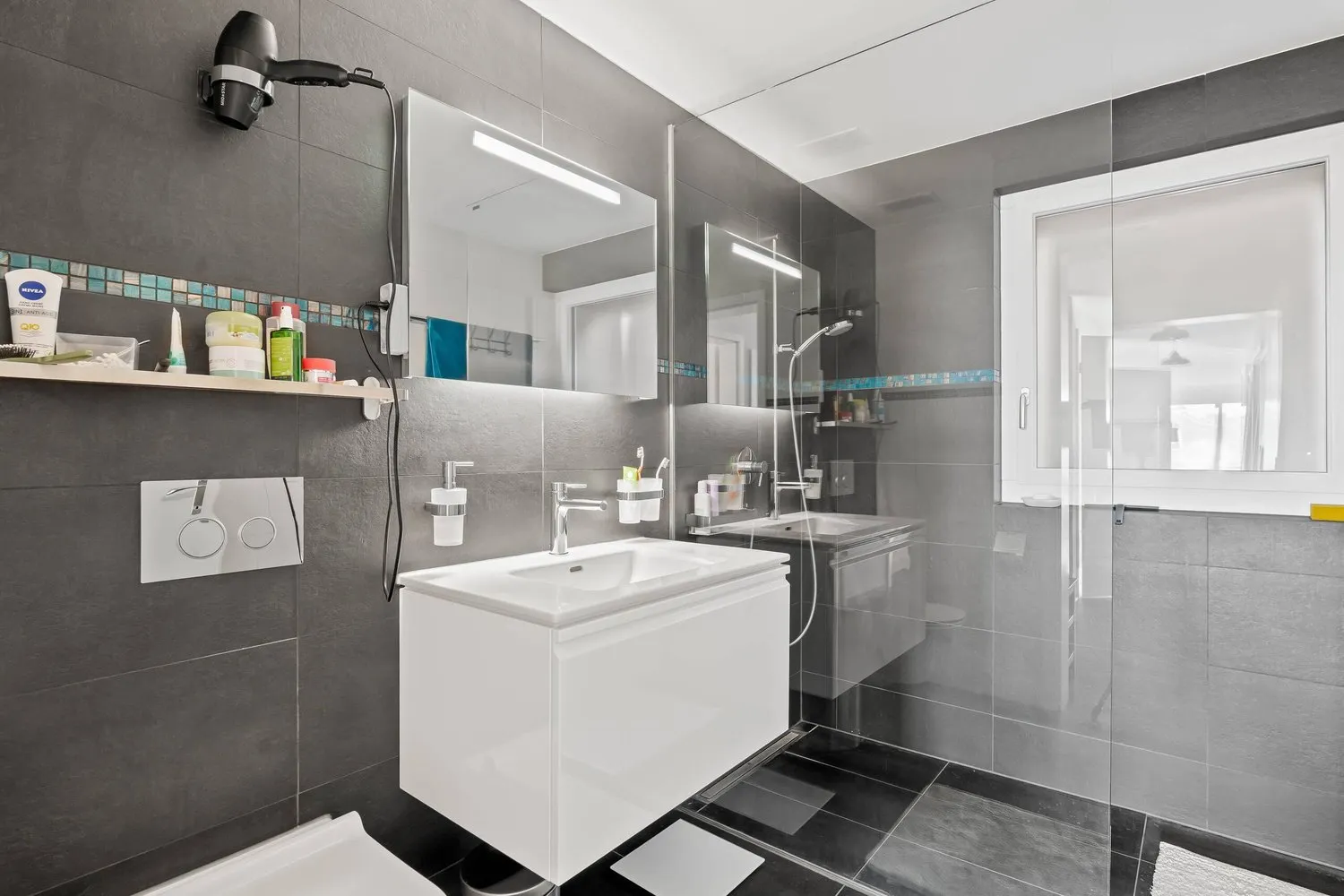 MODERNE WOHNUNG IN BEATENBERG MIT PANORAMAAUSSICHT