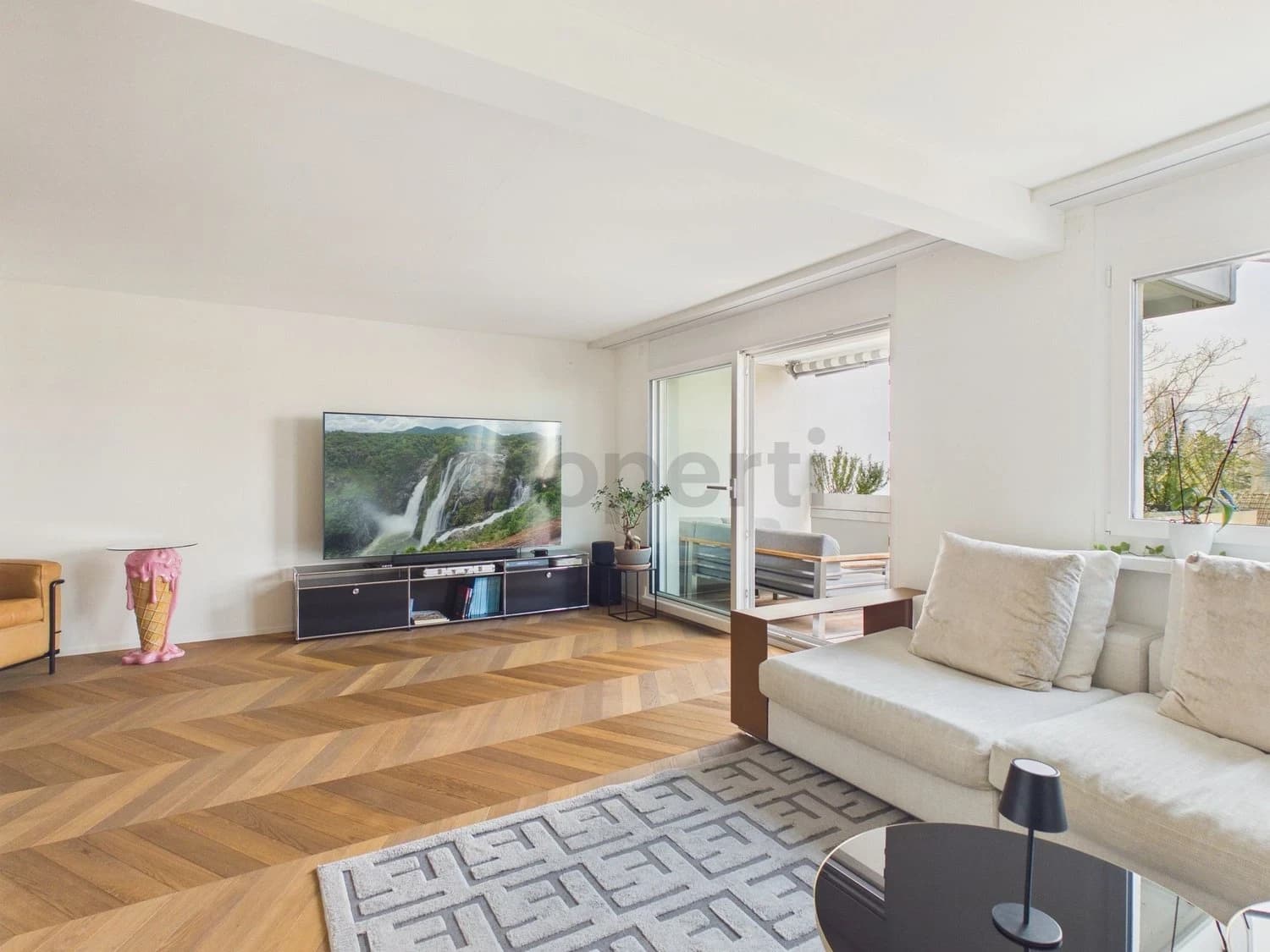 Möblierte 3.5-Zimmer-Wohnung mit Balkon, Zürich