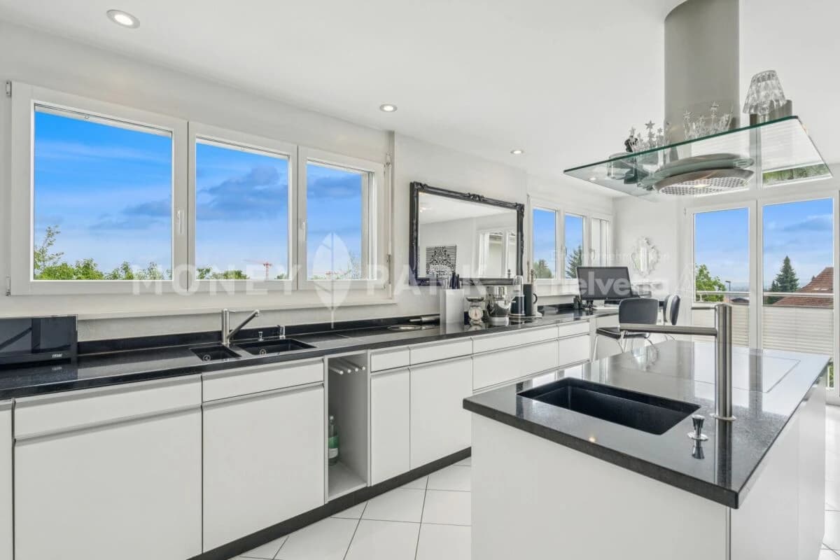 Wohnen mit Aussicht - Gepflegtes 5.5-Zimmer-Haus am Pfannenstiel