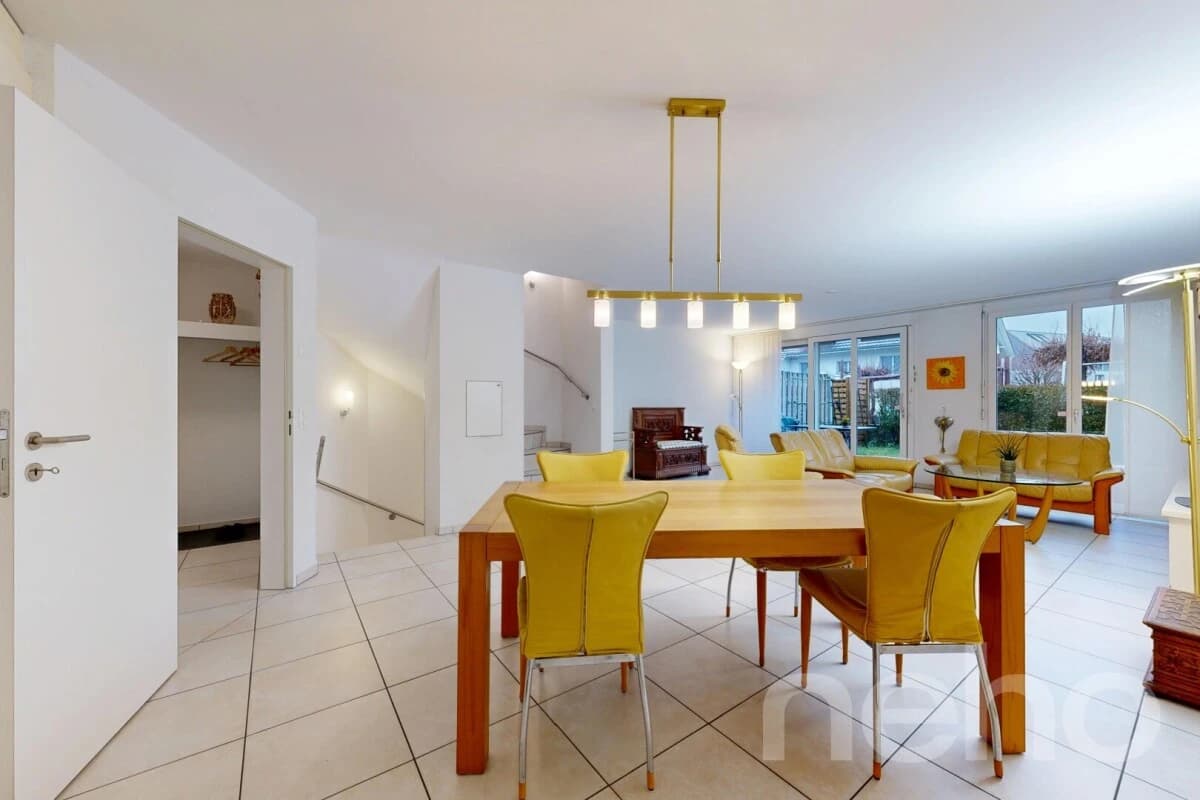 Attraktives Familienhaus mit Garten und direktem TG-Zugang